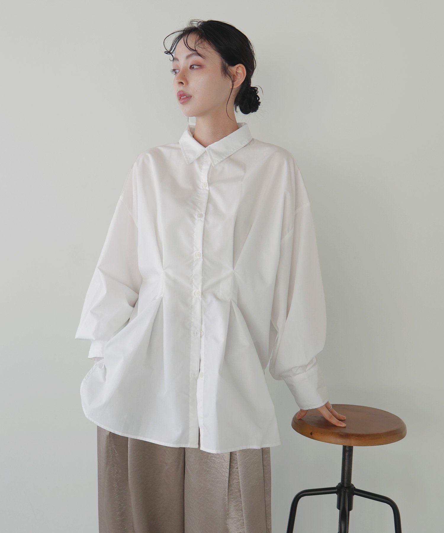 【リアン/Lian】のウエストタックカラーシャツ インテリア・キッズ・メンズ・レディースファッション・服の通販 founy(ファニー) 　ファッション　Fashion　レディースファッション　Fashion for Women　トップス・カットソー　Cut & Sew Tops　シャツ・ブラウス・オフィスカジュアル　Elegant Blouses & Button-Ups　2025年　2025　2025-2026秋冬・A/W　Autumn/Winter 2025–26 AW25–26　オフホワイト|ID: prp329100004571471 ipo3291000000033612011