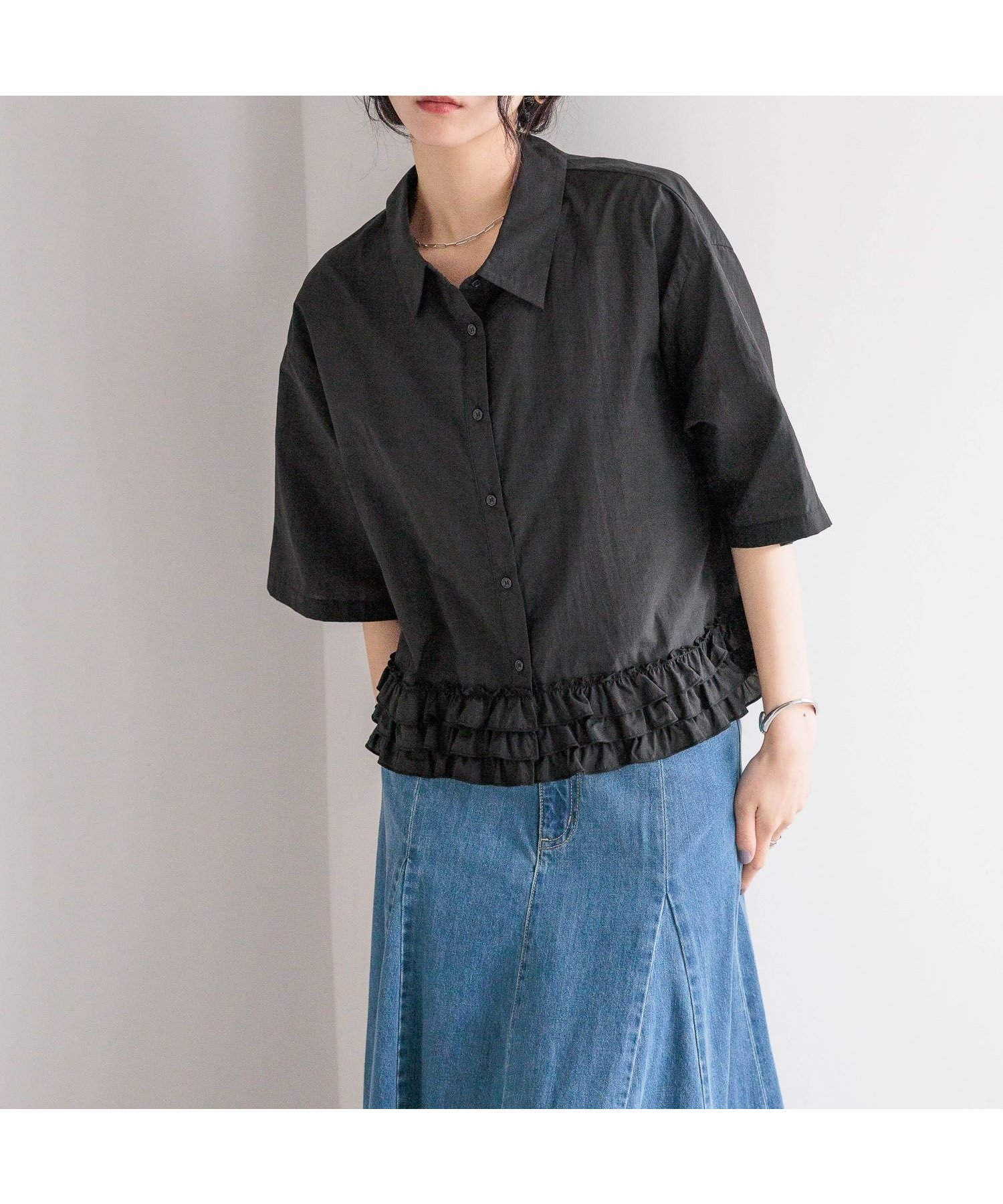 【ローリーズファーム/LOWRYS FARM】のスソフリルシャツSS インテリア・キッズ・メンズ・レディースファッション・服の通販 founy(ファニー) 　ファッション　Fashion　レディースファッション　Fashion for Women　トップス・カットソー　Cut & Sew Tops　シャツ・ブラウス・オフィスカジュアル　Elegant Blouses & Button-Ups　おすすめ　Recommended / Our Picks　インナー　Innerwear　タンク　Tank Top, Sleeveless Top　トレンド　Trend, Trending Now　フリル　Frill, Ruffle　ボトム　Bottoms, Lower Wear　夏　Summer　羽織　Haori, Light Jacket　ブラック|ID: prp329100004571481 ipo3291000000033405214