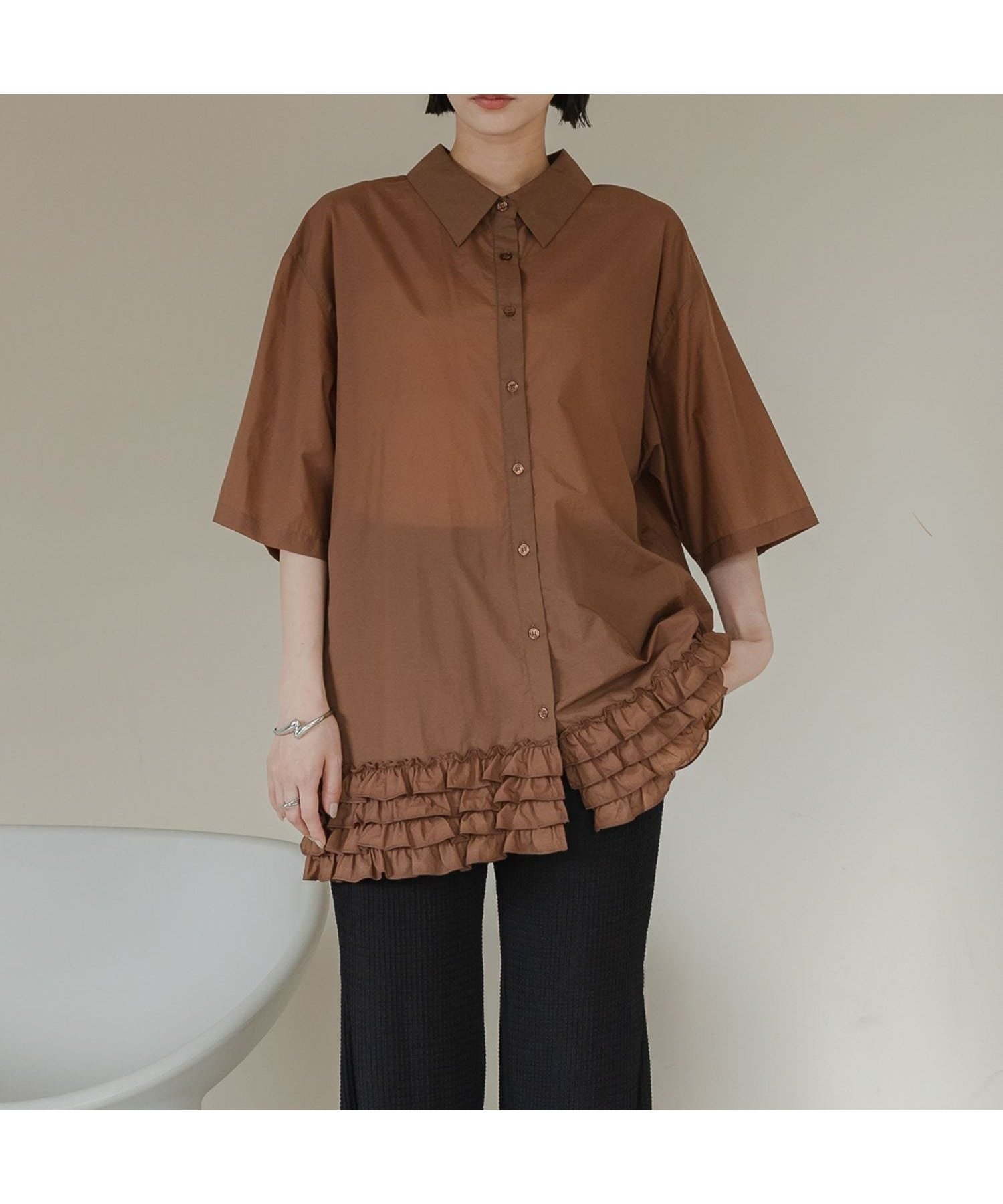 【ローリーズファーム/LOWRYS FARM】のスソフリルシャツSS インテリア・キッズ・メンズ・レディースファッション・服の通販 founy(ファニー) 　ファッション　Fashion　レディースファッション　Fashion for Women　トップス・カットソー　Cut & Sew Tops　シャツ・ブラウス・オフィスカジュアル　Elegant Blouses & Button-Ups　おすすめ　Recommended / Our Picks　インナー　Innerwear　タンク　Tank Top, Sleeveless Top　トレンド　Trend, Trending Now　フリル　Frill, Ruffle　ボトム　Bottoms, Lower Wear　夏　Summer　羽織　Haori, Light Jacket　ブラウン|ID: prp329100004571481 ipo3291000000033405215