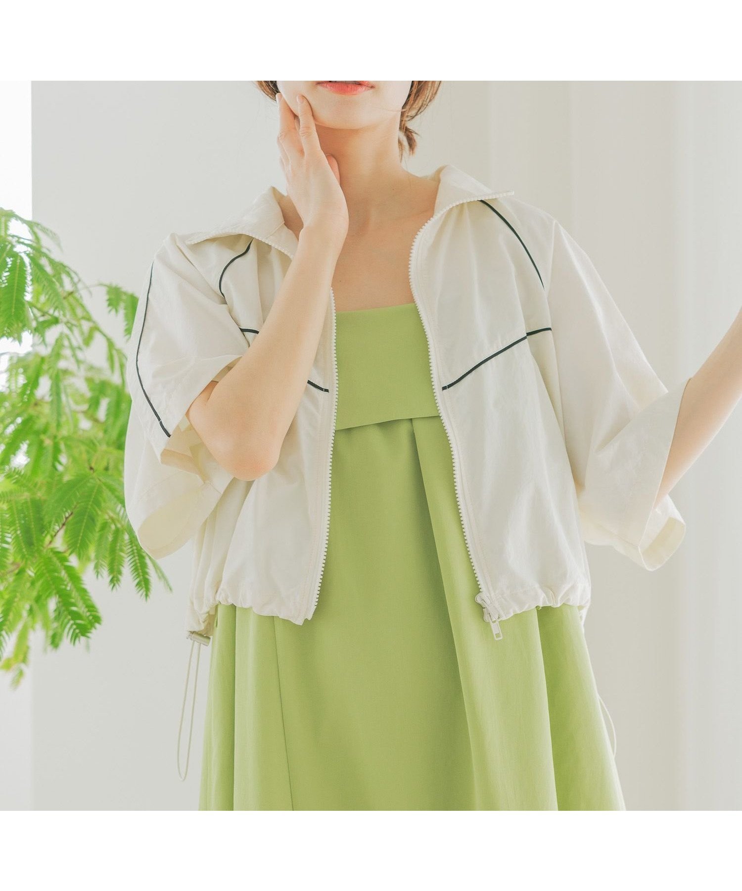 【ミスティ ウーマン/mysty woman】のパイピングショートスリーブブルゾン インテリア・キッズ・メンズ・レディースファッション・服の通販 founy(ファニー) 　ファッション　Fashion　レディースファッション　Fashion for Women　アウター　Coat / Outerwear Collection　ブルゾンジャケット・スポーティアウター　Blouson Jackets　ショート　Short, Short Length　スタンド　Stand Collar, Upright Stand　スポーティ　Sporty, Casual Athletic　ダウン　Down, Puffer　デニム　Denim, Jeans Material　パイピング　Piping, Trim Design　フェミニン　Feminine, Girly　ブルゾン　Blouson, Bomber Jacket　ルーズ　Loose, Oversized　軽量　Lightweight, Ultra Light　アイボリー08|ID: prp329100004572748 ipo3291000000032734889
