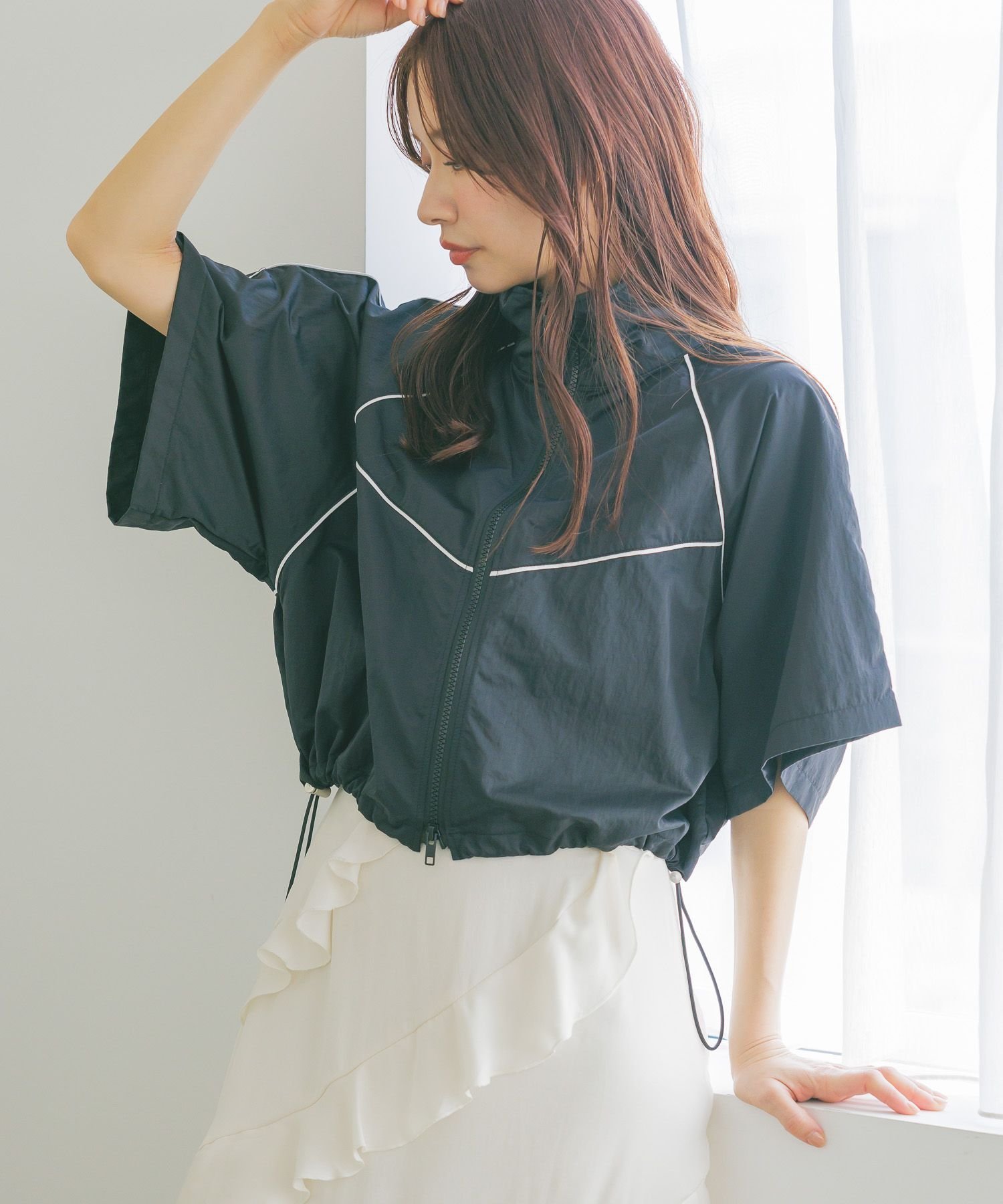 【ミスティ ウーマン/mysty woman】のパイピングショートスリーブブルゾン インテリア・キッズ・メンズ・レディースファッション・服の通販 founy(ファニー) 　ファッション　Fashion　レディースファッション　Fashion for Women　アウター　Coat / Outerwear Collection　ブルゾンジャケット・スポーティアウター　Blouson Jackets　ショート　Short, Short Length　スタンド　Stand Collar, Upright Stand　スポーティ　Sporty, Casual Athletic　ダウン　Down, Puffer　デニム　Denim, Jeans Material　パイピング　Piping, Trim Design　フェミニン　Feminine, Girly　ブルゾン　Blouson, Bomber Jacket　ルーズ　Loose, Oversized　軽量　Lightweight, Ultra Light　ブラック09|ID: prp329100004572748 ipo3291000000032734890