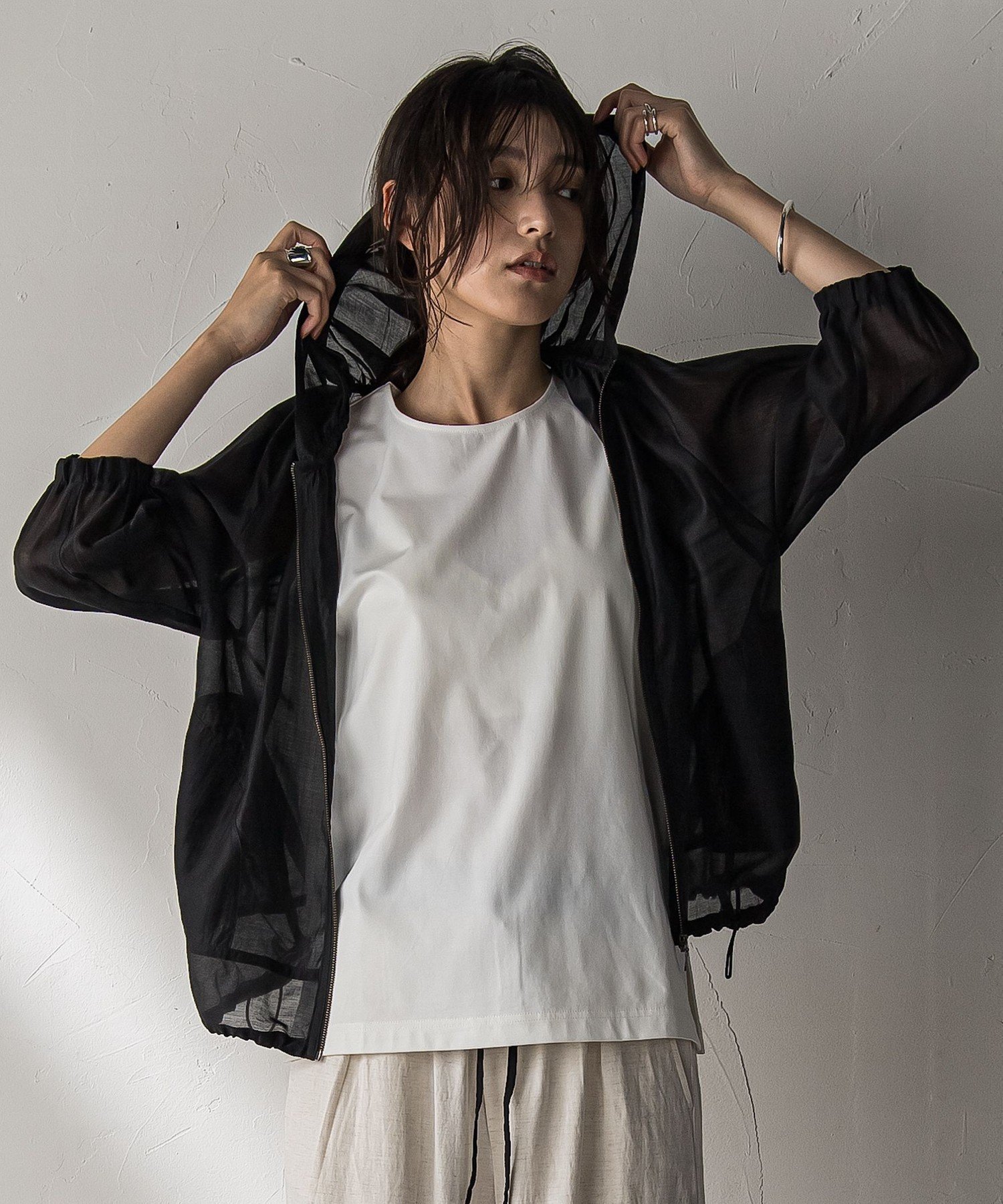 【メイソングレイ/MAYSON GREY】のオーガンジーフーディブルゾン≪手洗い可能≫ インテリア・キッズ・メンズ・レディースファッション・服の通販 founy(ファニー) 　ファッション　Fashion　レディースファッション　Fashion for Women　アウター　Coat / Outerwear Collection　ブルゾンジャケット・スポーティアウター　Blouson Jackets　インナー　Innerwear　エアリー　Airy Texture　オーガンジー　Organza Fabric　ギャザー　Gathered, Ruffled　シアー　Sheer, See-Through　スリーブ　Sleeve, Long Sleeve / Short Sleeve　セットアップ　Set-Up, Coordinated Outfit　トレンド　Trend, Trending Now　パターン　Pattern, Design Print　ブルゾン　Blouson, Bomber Jacket　おすすめ　Recommended / Our Picks　エレガント 上品　Elegant　ブラック|ID: prp329100004572785 ipo3291000000033268979