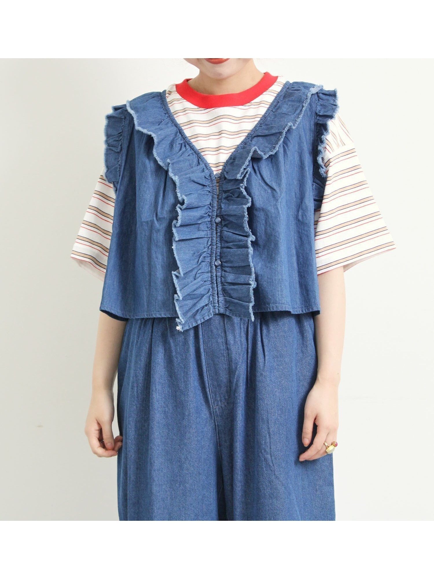 【サマンサモスモス/Samansa Mos2】のデニムフリルベスト インテリア・キッズ・メンズ・レディースファッション・服の通販 founy(ファニー) 　ファッション　Fashion　レディースファッション　WOMEN　アウター　Coat Outerwear　トップス・カットソー　Tops/Tshirt　ベスト/ジレ　Gilets/Vests　おすすめ　Recommend　デニム　Denim　フリル　Frills　ベスト　Vest　ブルー|ID: prp329100004572788 ipo3291000000032361405