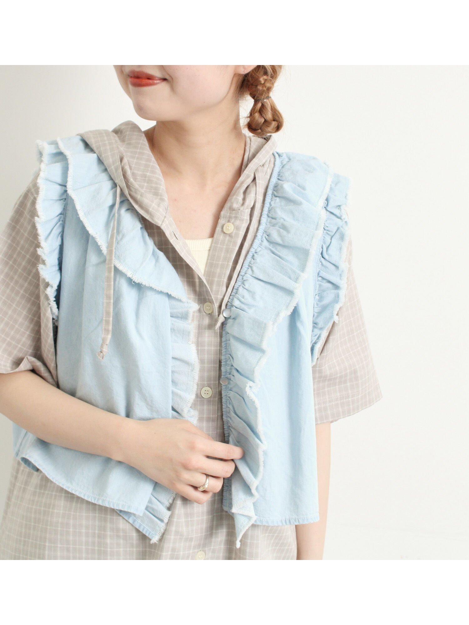 【サマンサモスモス/Samansa Mos2】のデニムフリルベスト インテリア・キッズ・メンズ・レディースファッション・服の通販 founy(ファニー) 　ファッション　Fashion　レディースファッション　WOMEN　アウター　Coat Outerwear　トップス・カットソー　Tops/Tshirt　ベスト/ジレ　Gilets/Vests　おすすめ　Recommend　デニム　Denim　フリル　Frills　ベスト　Vest　サックスブルー|ID: prp329100004572788 ipo3291000000032361406