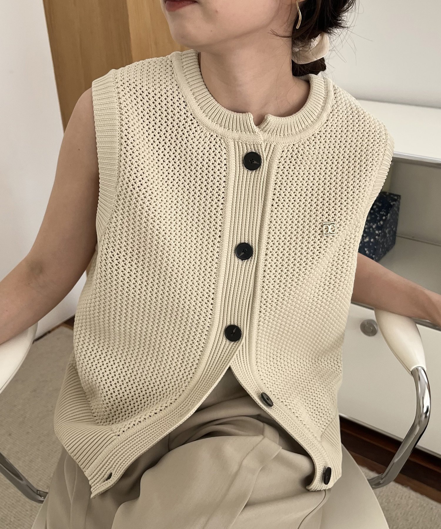 【カプリシューレマージュ/CAPRICIEUX LEMAGE】のメッシュBOXベスト インテリア・キッズ・メンズ・レディースファッション・服の通販 founy(ファニー) 　ファッション　Fashion　レディースファッション　WOMEN　アウター　Coat Outerwear　トップス・カットソー　Tops/Tshirt　ベスト/ジレ　Gilets/Vests　シアー　Sheer　センター　Center　バイアス　Bias　ベスト　Vest　メッシュ　Mesh　ワンポイント　One Point　ベージュ|ID: prp329100004572845 ipo3291000000032361797