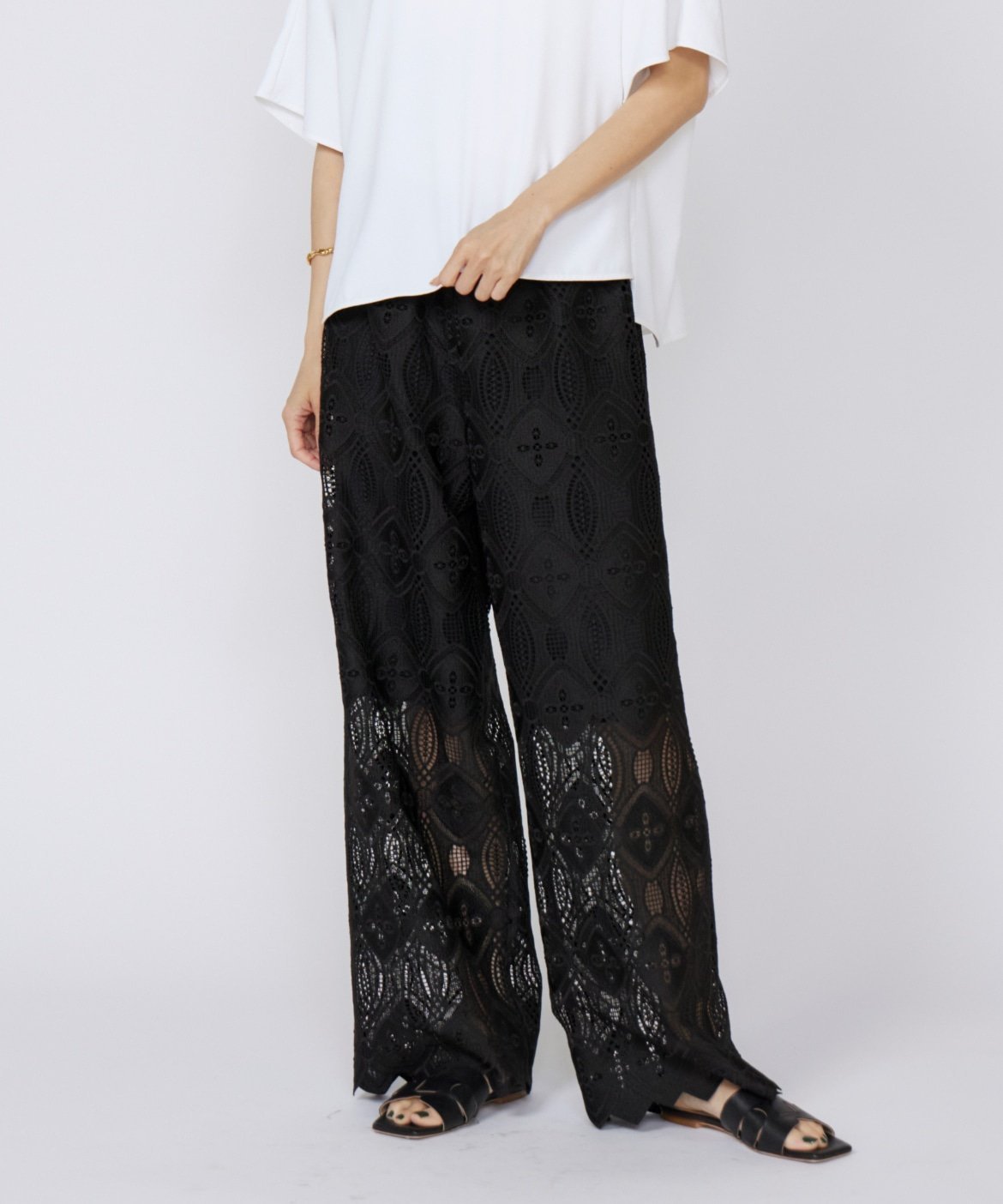 【イネド/INED】のレースパンツ インテリア・キッズ・メンズ・レディースファッション・服の通販 founy(ファニー) 　ファッション　Fashion　レディースファッション　Fashion for Women　パンツ　Pants & Trousers　サテン　Satin, Glossy Fabric　シアー　Sheer, See-Through　ジャケット　Jacket, Outerwear　リラックス　Relax, Relaxed Fit　レース　Lace, Lace Fabric　エレガント 上品　Elegant　ブラック|ID: prp329100004572917 ipo3291000000032766632