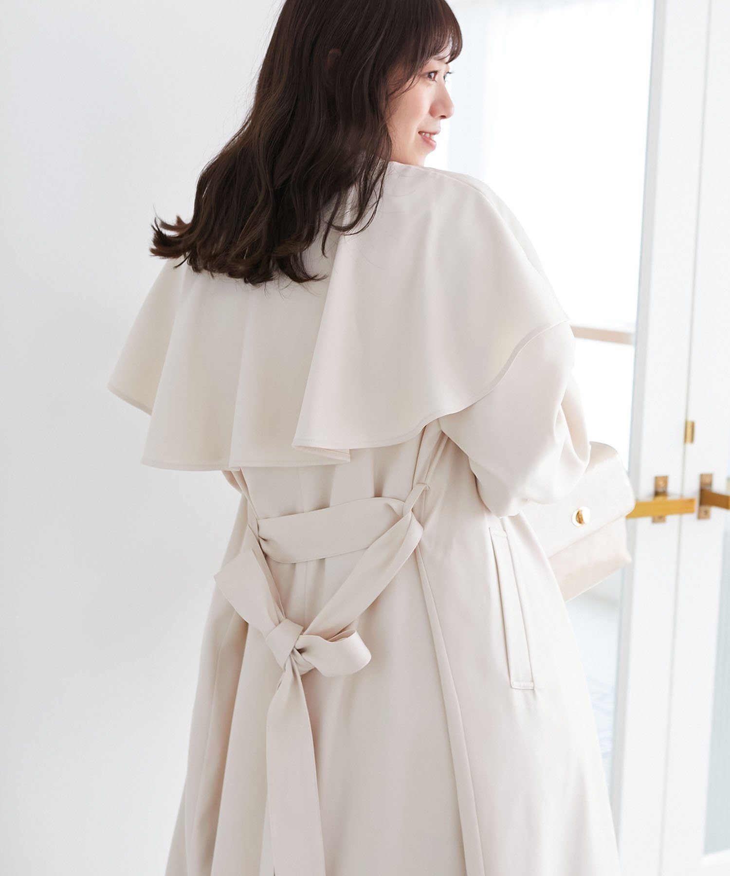【マジェスティック レゴン/MAJESTIC LEGON】のドレープフリルトレンチコート インテリア・キッズ・メンズ・レディースファッション・服の通販 founy(ファニー) 　ファッション　Fashion　レディースファッション　WOMEN　アウター　Coat Outerwear　コート　Coats　トレンチコート　Trench Coats　おすすめ　Recommend　とろみ　Thickness　ダウン　Down　ヨーク　Yoke　再入荷　Restock/Back In Stock/Re Arrival　アイボリー|ID: prp329100004573466 ipo3291000000032367926