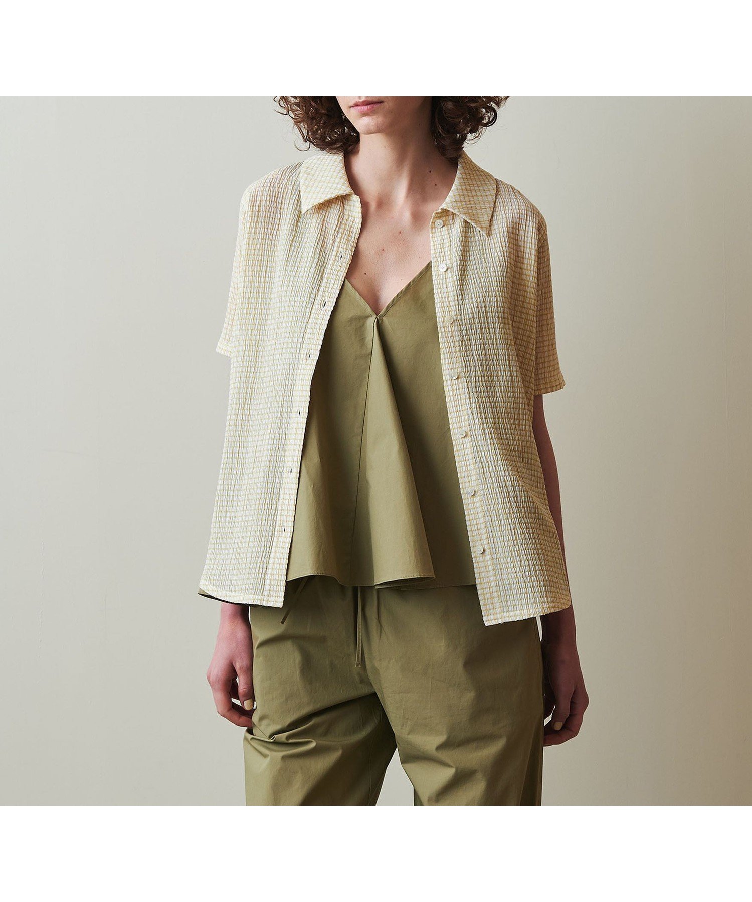 【ビューティ&ユース ユナイテッドアローズ/BEAUTY&YOUTH / UNITED ARROWS】のSteven Alan クレープ チェック ハーフスリーブ シャツ インテリア・キッズ・メンズ・レディースファッション・服の通販 founy(ファニー) 　ファッション　Fashion　レディースファッション　Fashion for Women　トップス・カットソー　Cut & Sew Tops　シャツ・ブラウス・オフィスカジュアル　Elegant Blouses & Button-Ups　おすすめ　Recommended / Our Picks　キャミソール　Camisole, Spaghetti Strap Top　シアー　Sheer, See-Through　スリーブ　Sleeve, Long Sleeve / Short Sleeve　セットアップ　Set-Up, Coordinated Outfit　タンク　Tank Top, Sleeveless Top　チェック　Check, Plaid, Tartan　ハーフ　Half, Half-Length　エレガント 上品　Elegant　BEIGE|ID: prp329100004573539 ipo3291000000032724555