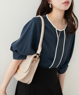 【ナチュラルクチュール/natural couture】のメタルホック付き配色6分袖ブラウス 人気、トレンドファッション・服の通販 founy(ファニー) ファッション Fashion レディースファッション Fashion for Women トップス・カットソー Cut & Sew Tops シャツ・ブラウス・オフィスカジュアル Elegant Blouses & Button-Ups 2025年 2025 2025春夏・S/S Spring/Summer 2025 SS25 スタイリッシュ Stylish, Fashionable スラックス Slacks, Dress Pants パイピング Piping, Trim Design フレア Flare, Flared ポケット Pocket, Pocket Detail メタル Metal, Metal Parts エレガント 上品 Elegant |ID:prp329100004573576