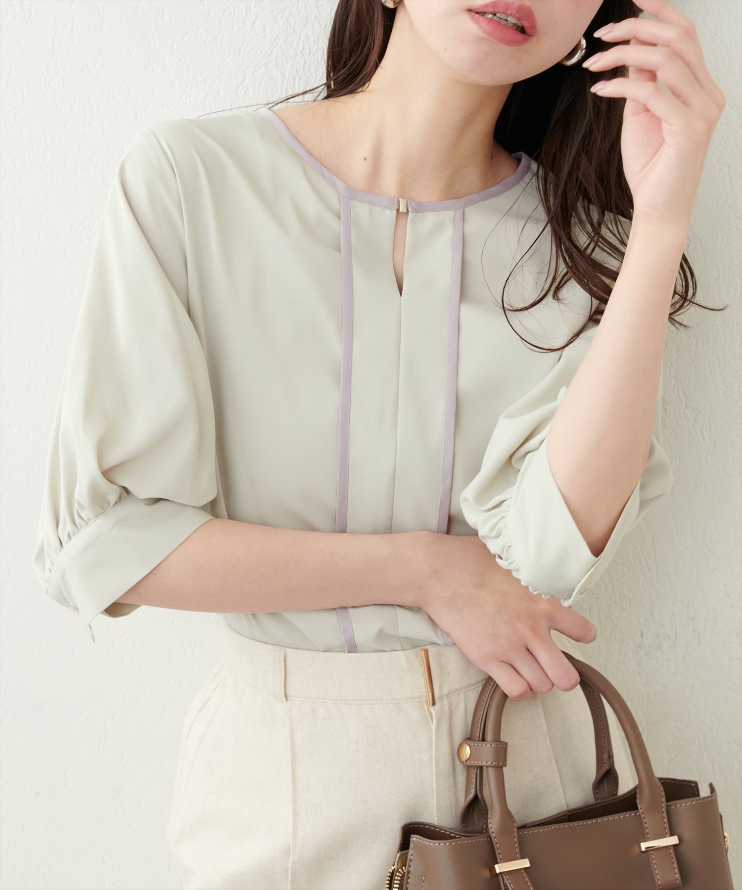 【ナチュラルクチュール/natural couture】のメタルホック付き配色6分袖ブラウス インテリア・キッズ・メンズ・レディースファッション・服の通販 founy(ファニー) 　ファッション　Fashion　レディースファッション　Fashion for Women　トップス・カットソー　Cut & Sew Tops　シャツ・ブラウス・オフィスカジュアル　Elegant Blouses & Button-Ups　2025年　2025　2025春夏・S/S　Spring/Summer 2025 SS25　スタイリッシュ　Stylish, Fashionable　スラックス　Slacks, Dress Pants　パイピング　Piping, Trim Design　フレア　Flare, Flared　ポケット　Pocket, Pocket Detail　メタル　Metal, Metal Parts　エレガント 上品　Elegant　ミント|ID: prp329100004573576 ipo3291000000032738011