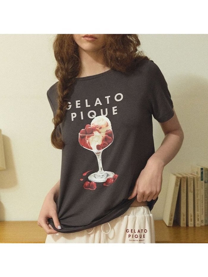 【ジェラート ピケ/gelato pique】の【接触冷感】COOLレーヨンデザートロゴTシャツ インテリア・キッズ・メンズ・レディースファッション・服の通販 founy(ファニー) https://founy.com/ ファッション Fashion レディースファッション Ladies' Fashion Online トップス・カットソー Tops/Tshirt シャツ/ブラウス Shirts/Blouses ロング / Tシャツ T-Shirts なめらか Smooth カットソー Cut And Sew デザート Dessert プリント Print ベーシック Basic ボトム Bottom 夏 Summer |ID: prp329100004573655 ipo3291000000032566348