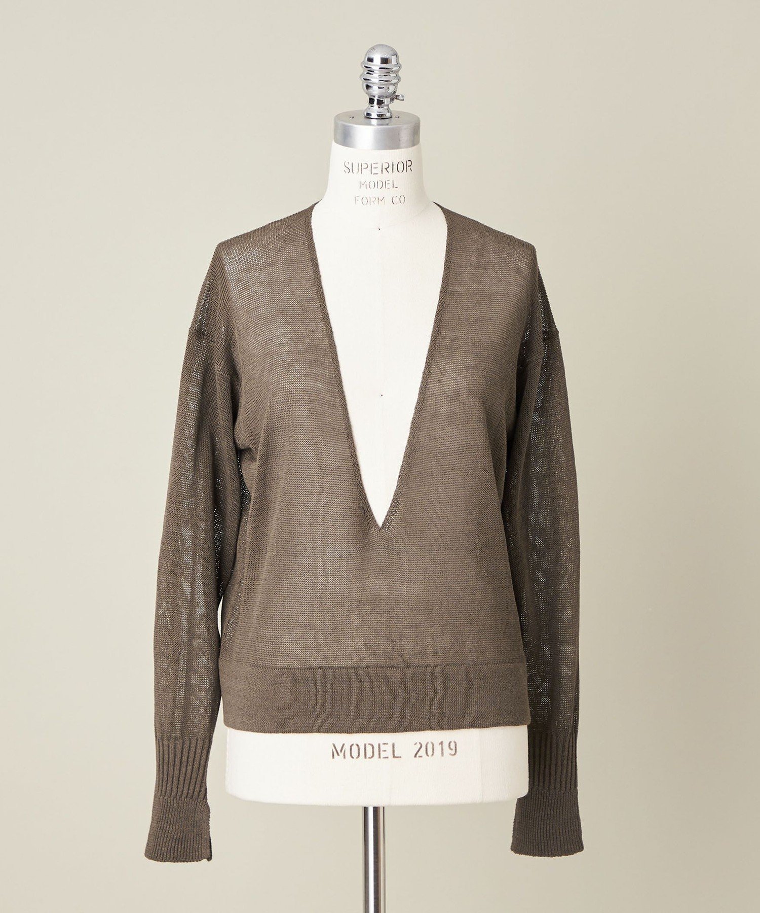 【ユナイテッドアローズ/UNITED ARROWS】のconte ディープVネック プルオーバーニット インテリア・キッズ・メンズ・レディースファッション・服の通販 founy(ファニー) 　ファッション　Fashion　レディースファッション　Fashion for Women　トップス・カットソー　Cut & Sew Tops　ニット　Knit Tops & Sweaters　カジュアルプルオーバー・ニットトップス　Pullovers & Knit Tops / Casual Pullovers　Vネックトップス　V-Neck Tops / V-Cut Neckline Shirts　カーディガン　Cardigan, Knitwear　シルク　Silk, 100% Silk　シンプル　Simple, Minimal　スタイリッシュ　Stylish, Fashionable　MD.GRAY|ID: prp329100004573774 ipo3291000000033345552