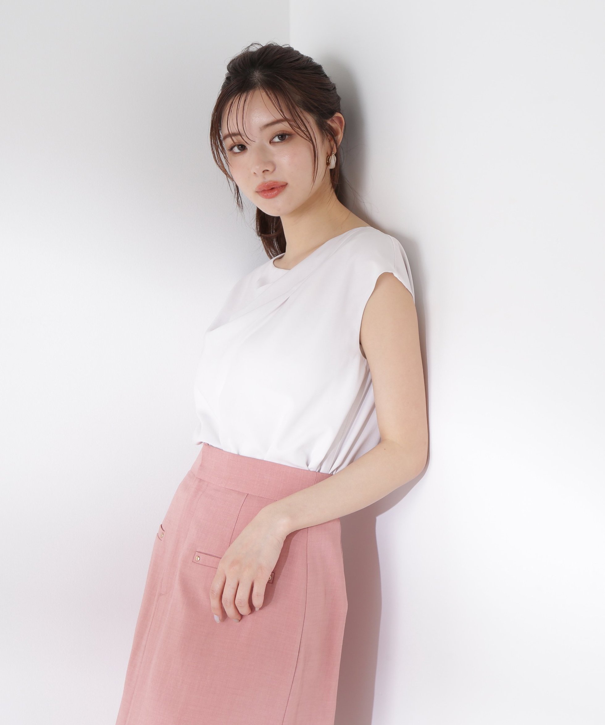 【プロポーション ボディドレッシング/PROPORTION BODY DRESSING】のニュアンスネックフレンチスリーブブラウス インテリア・キッズ・メンズ・レディースファッション・服の通販 founy(ファニー) 　ファッション　Fashion　レディースファッション　WOMEN　トップス・カットソー　Tops/Tshirt　シャツ/ブラウス　Shirts/Blouses　アシンメトリー　Asymmetry　シフォン　Chiffon　スリーブ　Sleeve　パール　Pearl　フレンチ　French　アイボリー2|ID: prp329100004573815 ipo3291000000032375074
