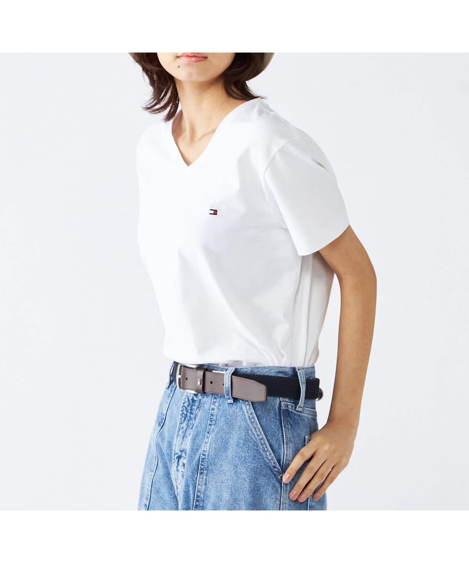 【トミーヒルフィガー/TOMMY HILFIGER / MEN】の【オンライン限定】トミーヒルフィガー ワンポイントロゴVネックオーバーサイズTシャツ インテリア・キッズ・メンズ・レディースファッション・服の通販 founy(ファニー) 　ファッション　Fashion　メンズファッション　Fashion for Men　アメリカン　American Style　クラシック　Classic, Timeless Style　シンプル　Simple, Minimal　ストレッチ　Stretch, Stretchy Fabric　スマート　Smart, Elegant　スラックス　Slacks, Dress Pants　デニム　Denim, Jeans Material　人気　Popular, Best Seller　フィット　Fit, Slim Fit　モダン　Modern, Contemporary　ワンポイント　One Point, Statement Accent　ゴルフ　Golf　ホワイト100|ID: prp329100004573837 ipo3291000000032973586