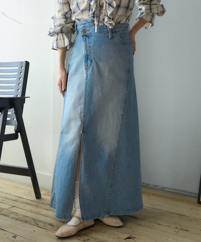 【フリークスストア/FREAK'S STORE】の別注 Cross Waist Slit Skirt/クロスウエスト スリットスカート 25SS インテリア・キッズ・メンズ・レディースファッション・服の通販 founy(ファニー) 　ファッション　Fashion　レディースファッション　WOMEN　スカート　Skirt　2025年　2025　2025春夏・S/S　Ss,Spring/Summer,2025　おすすめ　Recommend　アシンメトリー　Asymmetry　コラボ　Collaboration　シンプル　Simple　ストレッチ　Stretch　スペシャル　Special　スリット　Slit　デニム　Denim　バランス　Balance　フェミニン　Feminine　フレア　Flare　マキシ　Maxi　別注　Special Order　夏　Summer　S/S・春夏　Ss・Spring/Summer　軽量　Lightweight　ブルー|ID: prp329100004574140 ipo3291000000032379910
