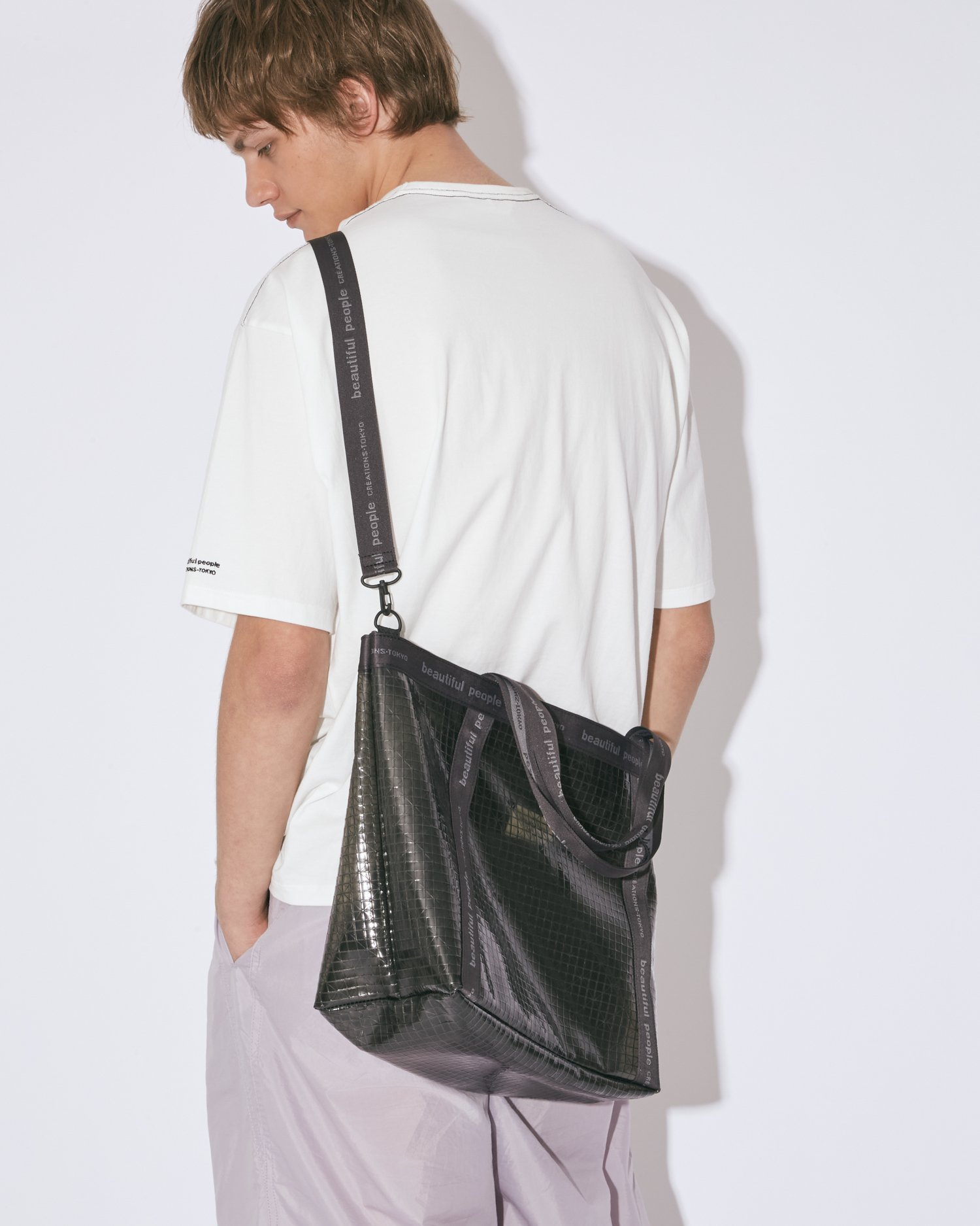 【ビューティフル ピープル/beautiful people】のplaid vinyl logo tape bag L インテリア・キッズ・メンズ・レディースファッション・服の通販 founy(ファニー) 　ファッション　Fashion　レディースファッション　WOMEN　ショルダー　Shoulder　ポケット　Pocket　black|ID: prp329100004574243 ipo3291000000032381147