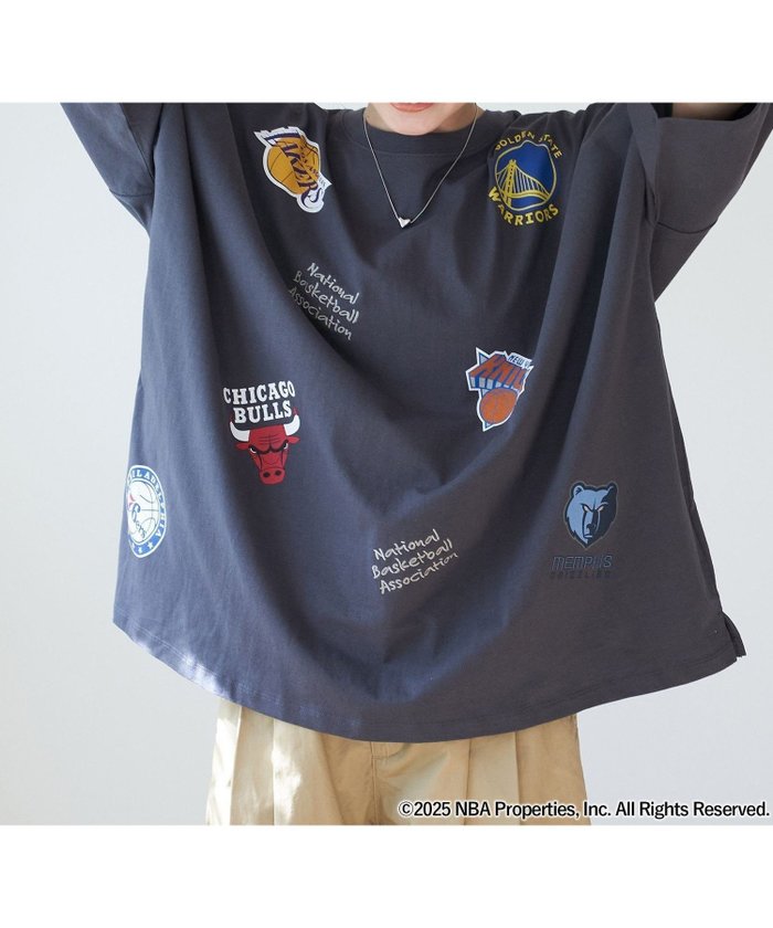 【コーエン/COEN】のNBA別注 アソートプリントビッグTシャツ インテリア・キッズ・メンズ・レディースファッション・服の通販 founy(ファニー) https://founy.com/ ファッション Fashion レディースファッション Ladies' Fashion Online トップス・カットソー Tops/Tshirt シャツ/ブラウス Shirts/Blouses ロング / Tシャツ T-Shirts コラボ Collaboration スポーティ Sporty スリット Slit 人気 Popularity ビッグ Big プリント Print 別注 Special Order 半袖 Short Sleeve モチーフ Motif ランダム Random リラックス Relax ワイド Wide おすすめ Recommend 2025年 2025 2025春夏・S/S Ss,Spring/Summer,2025 |ID: prp329100004574419 ipo3291000000032608073