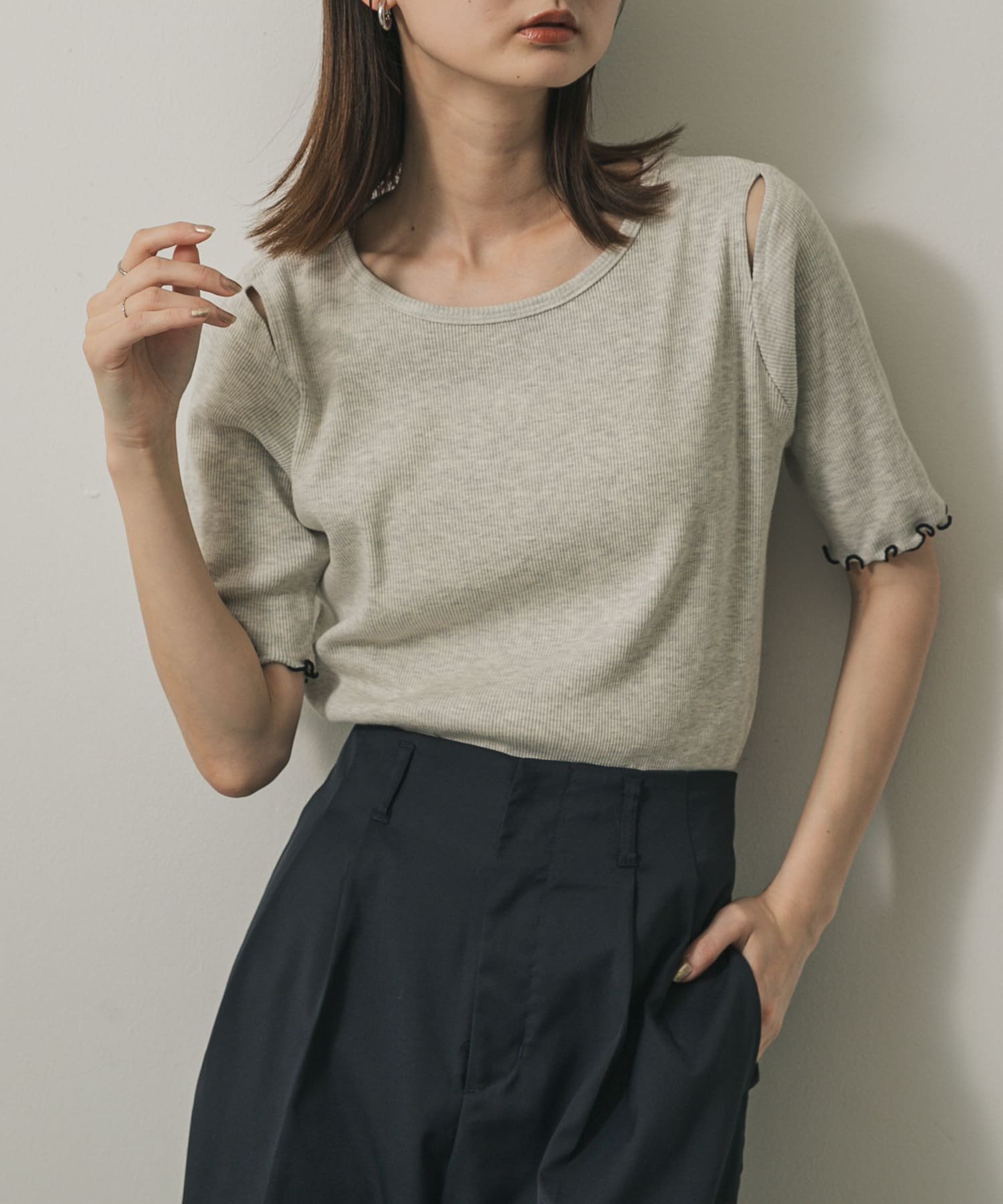 【センスオブプレイス/SENSE OF PLACE by URBAN RESEARCH】のカットアウトピグメントトップ(5分袖) インテリア・キッズ・メンズ・レディースファッション・服の通販 founy(ファニー) 　ファッション　Fashion　レディースファッション　Fashion for Women　トップス・カットソー　Cut & Sew Tops　2025年　2025　2025春夏・S/S　Spring/Summer 2025 SS25　シンプル　Simple, Minimal　ボトム　Bottoms, Lower Wear　今季　This Season, Current Season　夏　Summer　S/S・春夏　SS, Spring/Summer, Warm Season　OATMEAL|ID: prp329100004574628 ipo3291000000033611819