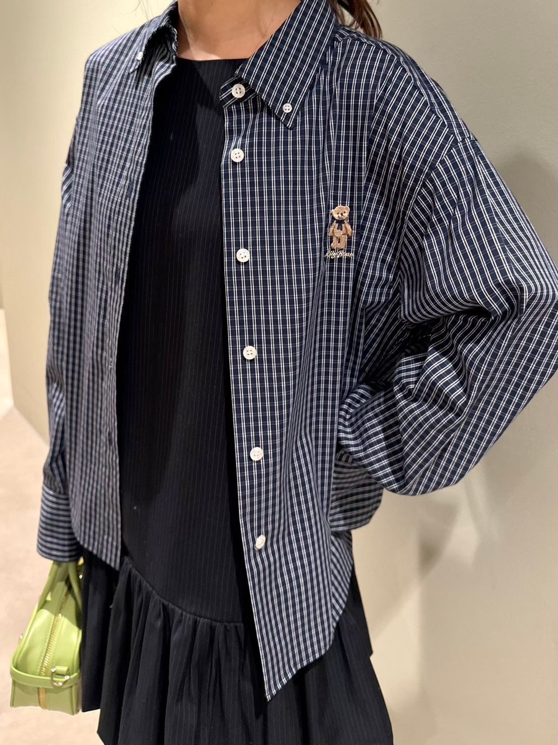 【リリーブラウン/Lily Brown】のLily Bearクラシックシャツ インテリア・キッズ・メンズ・レディースファッション・服の通販 founy(ファニー) 　ファッション　Fashion　レディースファッション　Fashion for Women　トップス・カットソー　Cut & Sew Tops　シャツ・ブラウス・オフィスカジュアル　Elegant Blouses & Button-Ups　カーディガン　Cardigan, Knitwear　クラシック　Classic, Timeless Style　ストライプ　Stripe, Striped Pattern　チェック　Check, Plaid, Tartan　ベーシック　Basic, Essential　人気　Popular, Best Seller　今季　This Season, Current Season　春　Spring　雑誌　Magazine, Fashion Magazine　NVY[089]|ID: prp329100004574674 ipo3291000000033717933