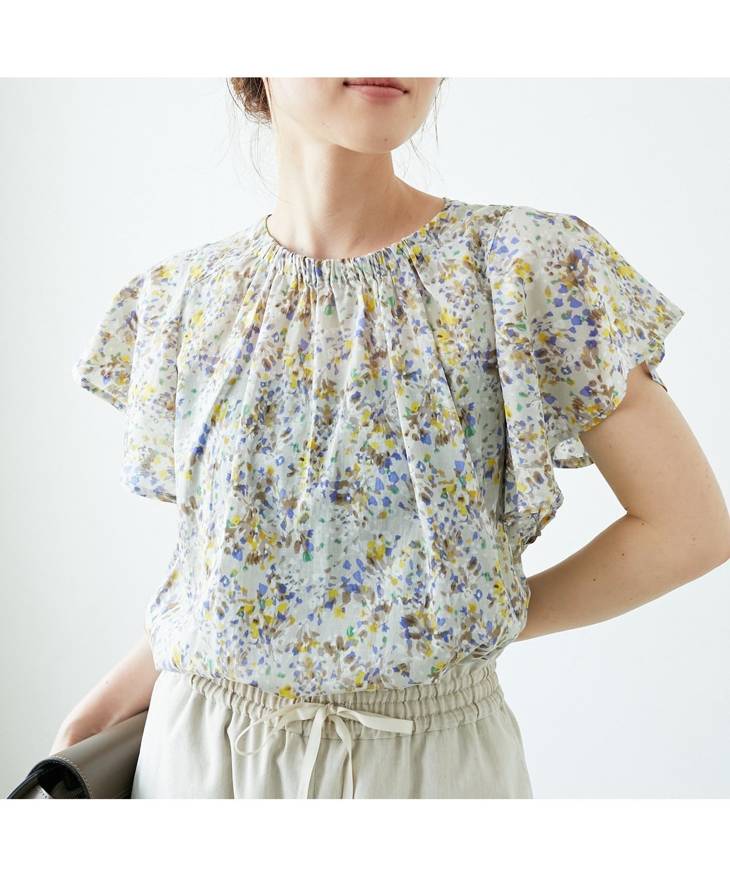 【ルクールブラン/le.coeur blanc】のフラワープリントフレアスリーブブラウス 人気、トレンドファッション・服の通販 founy(ファニー) 　ファッション　Fashion　レディースファッション　WOMEN　トップス・カットソー　Tops/Tshirt　シャツ/ブラウス　Shirts/Blouses　花柄・フラワープリント・モチーフ　Flower Patterns　おすすめ　Recommend　ギャザー　Gather　セットアップ　Set Up　デニム　Denim　フラワー　Flower　フレア　Flare　モチーフ　Motif　夏　Summer　春　Spring　S/S・春夏　Ss・Spring/Summer　 other-1|ID: prp329100004574686 ipo3291000000032386042