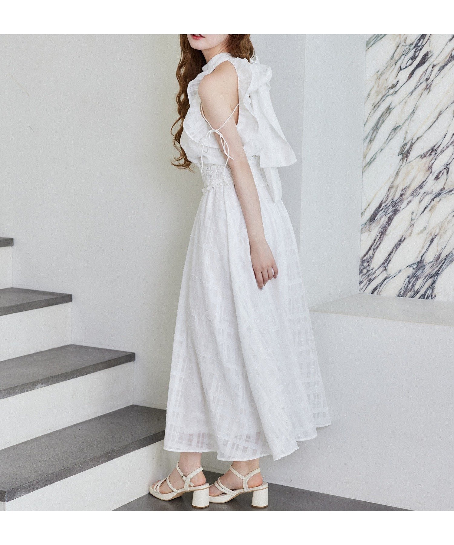【ナイスクラップ/NICE CLAUP】の【Fluffy Romance collection】アメスリロングワンピース インテリア・キッズ・メンズ・レディースファッション・服の通販 founy(ファニー) 　ファッション　Fashion　レディースファッション　Ladies' Fashion Online　ワンピース　Dress　2025年　2025　2025春夏・S/S　Ss,Spring/Summer,2025　おすすめ　Recommend　ガーリー　Girly　サンダル　Sandals　シャーリング　Shirring　シューズ　Shoes　バレエ　Ballet　フィット　Fit　フェミニン　Feminine　フリル　Frills　リボン　Ribbon　ロング　Long　夏　Summer　オフホワイト|ID: prp329100004575072 ipo3291000000032564879