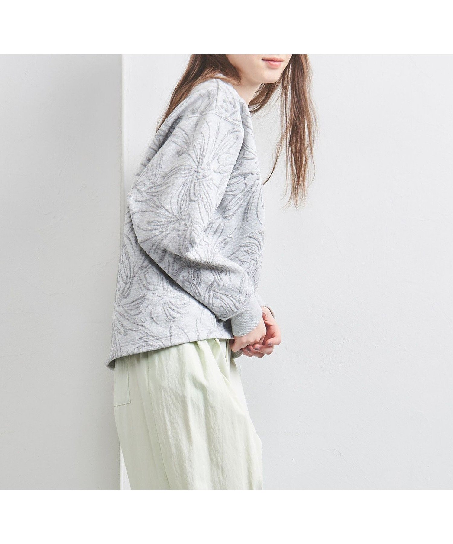 【ユナイテッドアローズ/UNITED ARROWS】のBOTANY ジャガード スウェット プルオーバー インテリア・キッズ・メンズ・レディースファッション・服の通販 founy(ファニー) 　ファッション　Fashion　レディースファッション　Fashion for Women　トップス・カットソー　Cut & Sew Tops　レディースパーカー・カジュアルフーディー　Casual Hoodies & Sweatshirts　カジュアルプルオーバー・ニットトップス　Pullovers & Knit Tops / Casual Pullovers　スウェット・クルーネックトップス　Sweatshirts & Crewnecks / Relaxed Fit Sweat Tops　ジャカード／ジャガード　Jacquard, Woven Pattern　スウェット / スエット　Sweatshirt, Sweatwear　フラワー　Flower, Floral　フレア　Flare, Flared　フロント　Front, Front Design　ボタニカル　Botanical, Floral Pattern　エレガント 上品　Elegant　人気　Popular, Best Seller　LT.GRAY|ID: prp329100004575281 ipo3291000000033377682