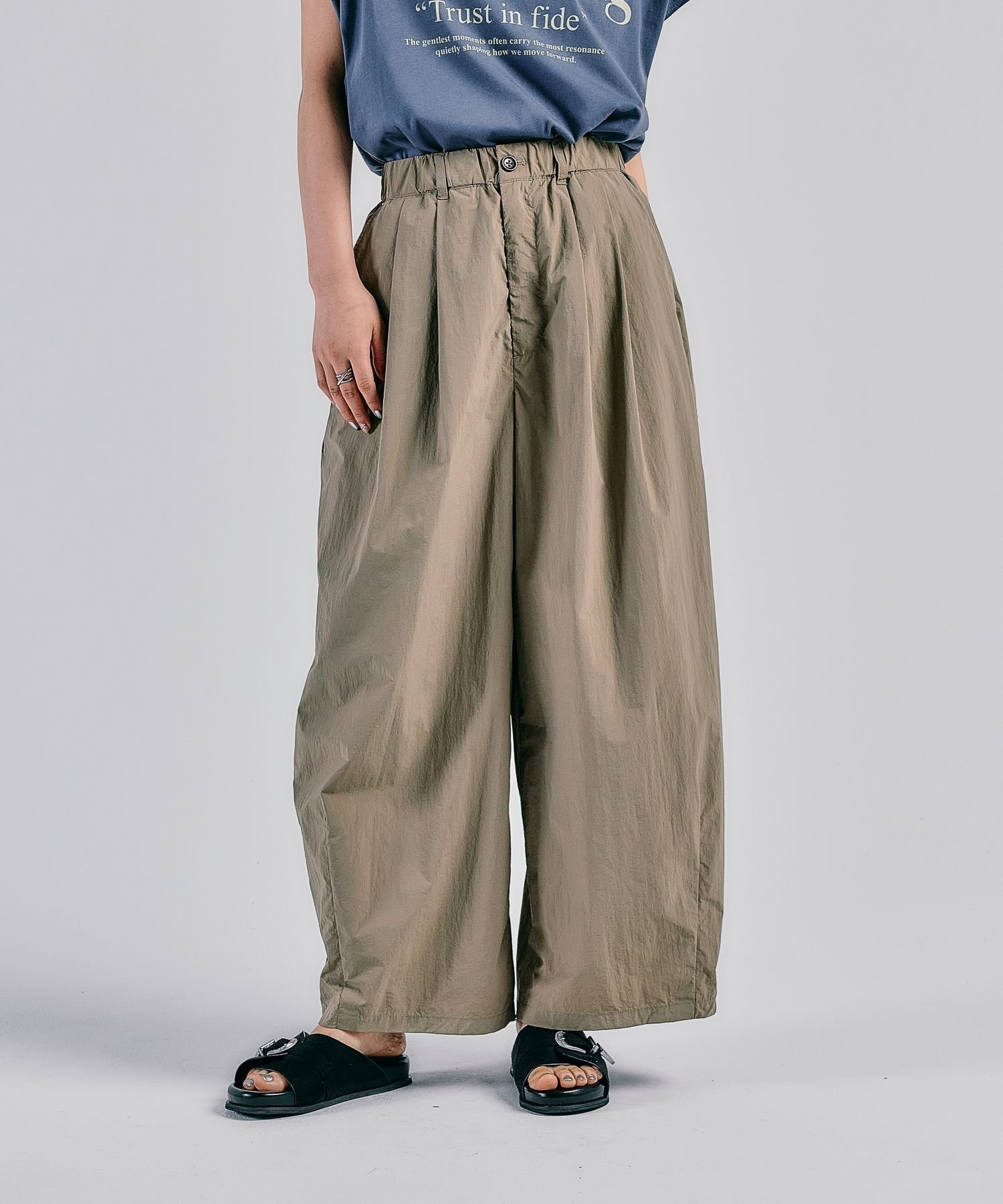 【レプシィム ローリーズファーム/LEPSIM LOWRYS FARM】のワイドコクーンパンツ インテリア・キッズ・メンズ・レディースファッション・服の通販 founy(ファニー) 　ファッション　Fashion　レディースファッション　Ladies' Fashion Online　パンツ　Pants　おすすめ　Recommend　トレンド　Trend　プリント　Print　ワイド　Wide　ワンポイント　One Point　モカーキ53|ID: prp329100004575304 ipo3291000000032604554