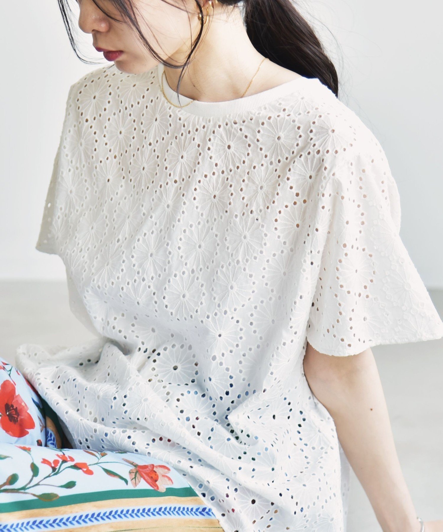 【シップス フォー ウィメン/SHIPS】のquaranciel 手洗い可能 フラワー 刺繍 アイレット ハーフスリーブ プルオーバー インテリア・キッズ・メンズ・レディースファッション・服の通販 founy(ファニー) 　ファッション　Fashion　レディースファッション　Fashion for Women　トップス・カットソー　Cut & Sew Tops　カジュアルプルオーバー・ニットトップス　Pullovers & Knit Tops / Casual Pullovers　アイレット　Eyelet Lace　アクセサリー　Fashion Accessories　洗える　Machine Washable　スラックス　Slacks, Dress Pants　スリーブ　Sleeve, Long Sleeve / Short Sleeve　デニム　Denim, Jeans Material　ハーフ　Half, Half-Length　バランス　Balance, Style Balance　フラワー　Flower, Floral　フレア　Flare, Flared　ボトム　Bottoms, Lower Wear　リラックス　Relax, Relaxed Fit　ワーク　Workwear, Utility Style　夏　Summer　2025年　2025　2025春夏・S/S　Spring/Summer 2025 SS25　ホワイト|ID: prp329100004575397 ipo3291000000032473599