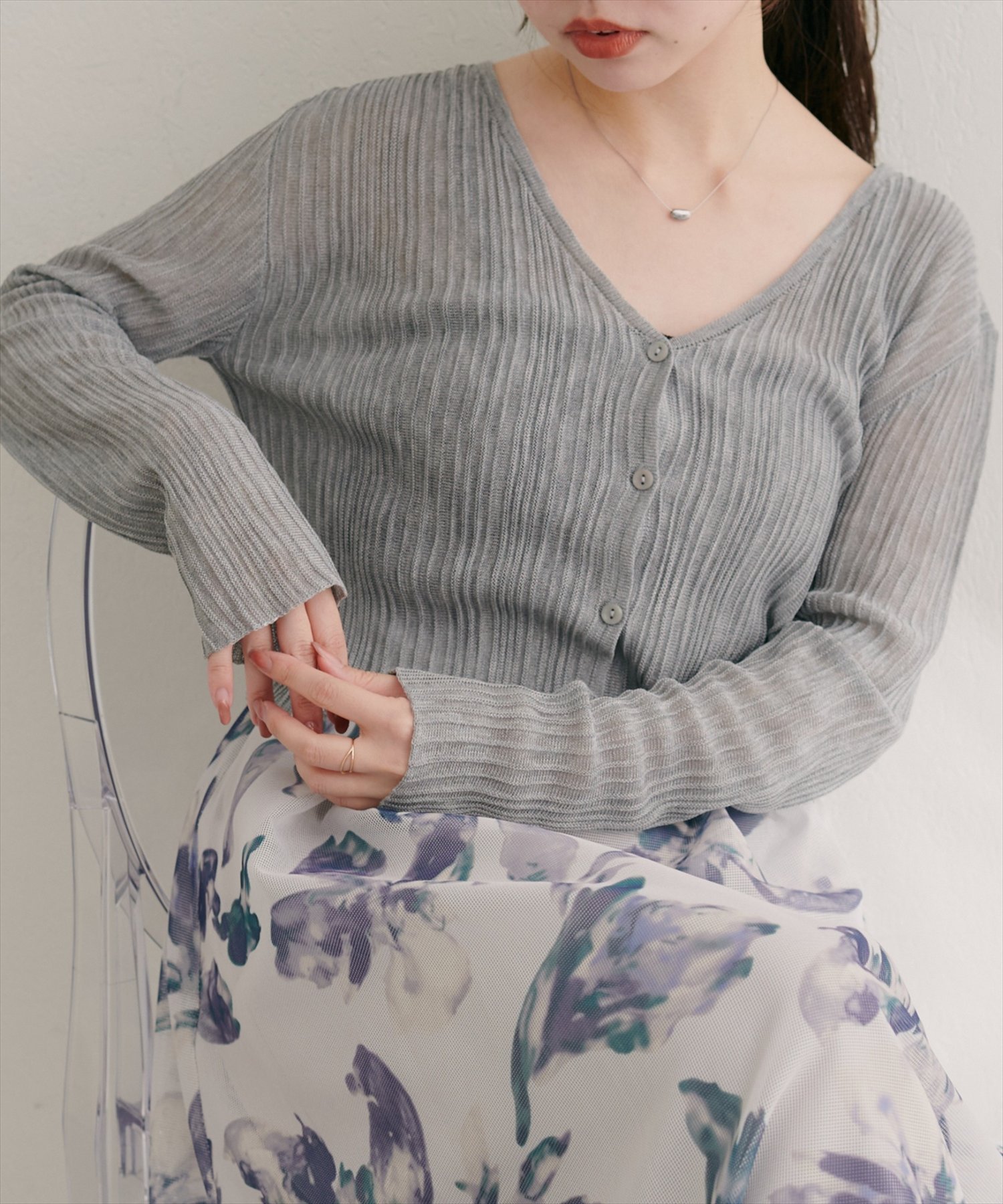 【ナチュラルクチュール/natural couture】の針抜きリブVネックシアーカーディガン インテリア・キッズ・メンズ・レディースファッション・服の通販 founy(ファニー) 　ファッション　Fashion　レディースファッション　Fashion for Women　トップス・カットソー　Cut & Sew Tops　カーディガン・羽織り　Layered Style Cardigans　Vネックトップス　V-Neck Tops / V-Cut Neckline Shirts　2025年　2025　2025-2026秋冬・A/W　Autumn/Winter 2025–26 AW25–26　おすすめ　Recommended / Our Picks　カットソー　Cut and Sewn Top　カーディガン　Cardigan, Knitwear　シアー　Sheer, See-Through　シンプル　Simple, Minimal　タンク　Tank Top, Sleeveless Top　デニム　Denim, Jeans Material　フェミニン　Feminine, Girly　ワイド　Wide, Wide Fit　グレー|ID: prp329100004575453 ipo3291000000033548025
