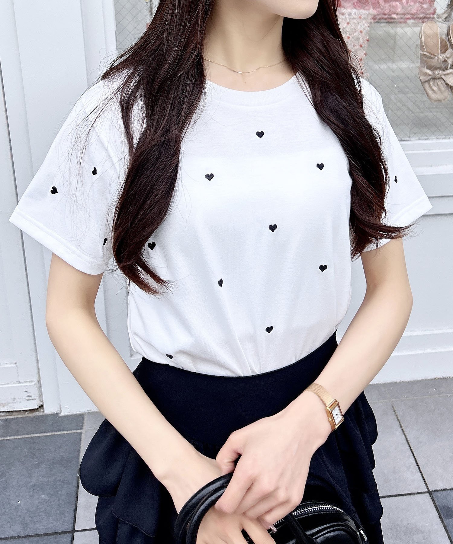 【イング/INGNI】の【WEB限定】ハート刺繍Tシャツ インテリア・キッズ・メンズ・レディースファッション・服の通販 founy(ファニー) 　ファッション　Fashion　レディースファッション　Fashion for Women　トップス・カットソー　Cut & Sew Tops　シャツ・ブラウス・オフィスカジュアル　Elegant Blouses & Button-Ups　ロングTシャツ・Tシャツ　Longline T-Shirts & Tees　インナー　Innerwear　ガーリー　Girly, Feminine Style　コンパクト　Compact, Small Size　シューズ　Shoes, Footwear　シンプル　Simple, Minimal　ジャケット　Jacket, Outerwear　スマホ　Smartphone, Mobile Device　デニム　Denim, Jeans Material　バレエ　Ballet, Ballet Style　ビスチェ　Bustier, Corset Top　ベーシック　Basic, Essential　おすすめ　Recommended / Our Picks　オフホワイト/クロ|ID: prp329100004575522 ipo3291000000033415687