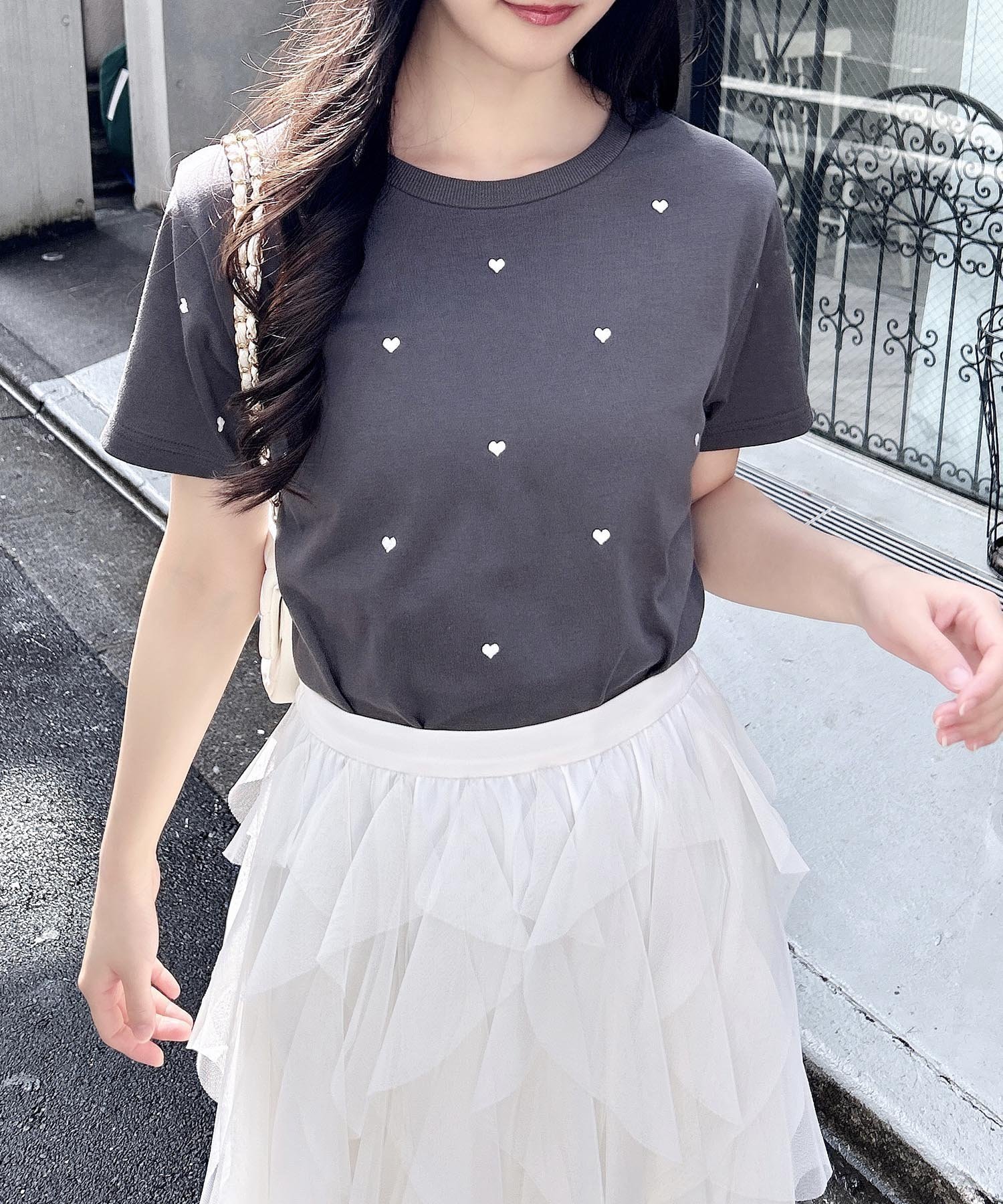 【イング/INGNI】の【WEB限定】ハート刺繍Tシャツ インテリア・キッズ・メンズ・レディースファッション・服の通販 founy(ファニー) 　ファッション　Fashion　レディースファッション　Fashion for Women　トップス・カットソー　Cut & Sew Tops　シャツ・ブラウス・オフィスカジュアル　Elegant Blouses & Button-Ups　ロングTシャツ・Tシャツ　Longline T-Shirts & Tees　インナー　Innerwear　ガーリー　Girly, Feminine Style　コンパクト　Compact, Small Size　シューズ　Shoes, Footwear　シンプル　Simple, Minimal　ジャケット　Jacket, Outerwear　スマホ　Smartphone, Mobile Device　デニム　Denim, Jeans Material　バレエ　Ballet, Ballet Style　ビスチェ　Bustier, Corset Top　ベーシック　Basic, Essential　おすすめ　Recommended / Our Picks　スミクロ|ID: prp329100004575522 ipo3291000000033415690