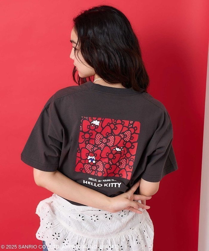 【フリークスストア/FREAK'S STORE】のSANRIO HELLO KITTY バックプリントTシャツ 25SS インテリア・キッズ・メンズ・レディースファッション・服の通販 founy(ファニー) 　ファッション　Fashion　レディースファッション　WOMEN　トップス・カットソー　Tops/Tshirt　シャツ/ブラウス　Shirts/Blouses　ロング / Tシャツ　T-Shirts　バッグ　Bag　2025年　2025　2025春夏・S/S　Ss,Spring/Summer,2025　スタイリッシュ　Stylish　スペシャル　Special　フロント　Front　プリント　Print　モチーフ　Motif　リボン　Ribbon　ワンポイント　One Point　半袖　Short Sleeve　夏　Summer　S/S・春夏　Ss・Spring/Summer　チャコールグレー|ID: prp329100004575655 ipo3291000000032398262