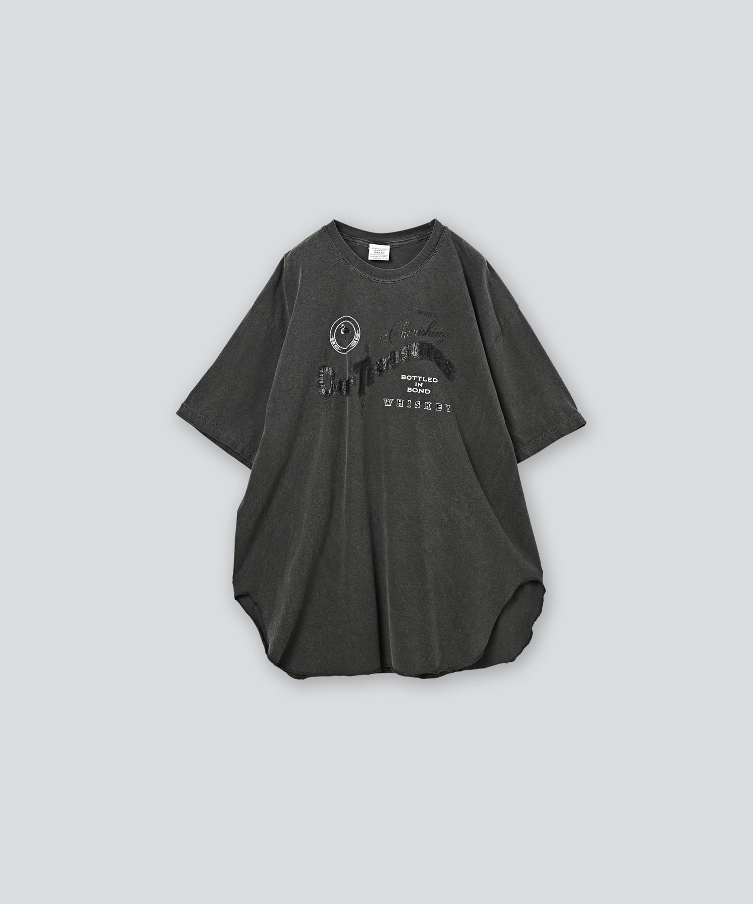 【その他のブランド/Other】の「KHA KI / カーキ」 HEM ROUND TEE -Whisky Freak インテリア・キッズ・メンズ・レディースファッション・服の通販 founy(ファニー) 　ファッション　Fashion　メンズファッション　Fashion for Men　ヴィンテージ　Vintage Style　カッティング　Cutting Detail　グラフィック　Graphic, Graphic Design　コレクション　Collection, Seasonal Line　ストライプ　Stripe, Striped Pattern　ダブル　Double, Double-Breasted　バランス　Balance, Style Balance　プリント　Print, Printed Pattern　ベロア　Velour, Soft Velvet　ベーシック　Basic, Essential　ボトム　Bottoms, Lower Wear　マニッシュ　Mannish, Boyish　ミリタリー　Military, Army Style　ラウンド　Round, Round Neck　ワイド　Wide, Wide Fit　S/S・春夏　SS, Spring/Summer, Warm Season　再入荷　Restock / Back in Stock　夏　Summer　2025年　2025　2025春夏・S/S　Spring/Summer 2025 SS25　VINTAGEBLACK|ID: prp329100004575688 ipo3291000000033015833