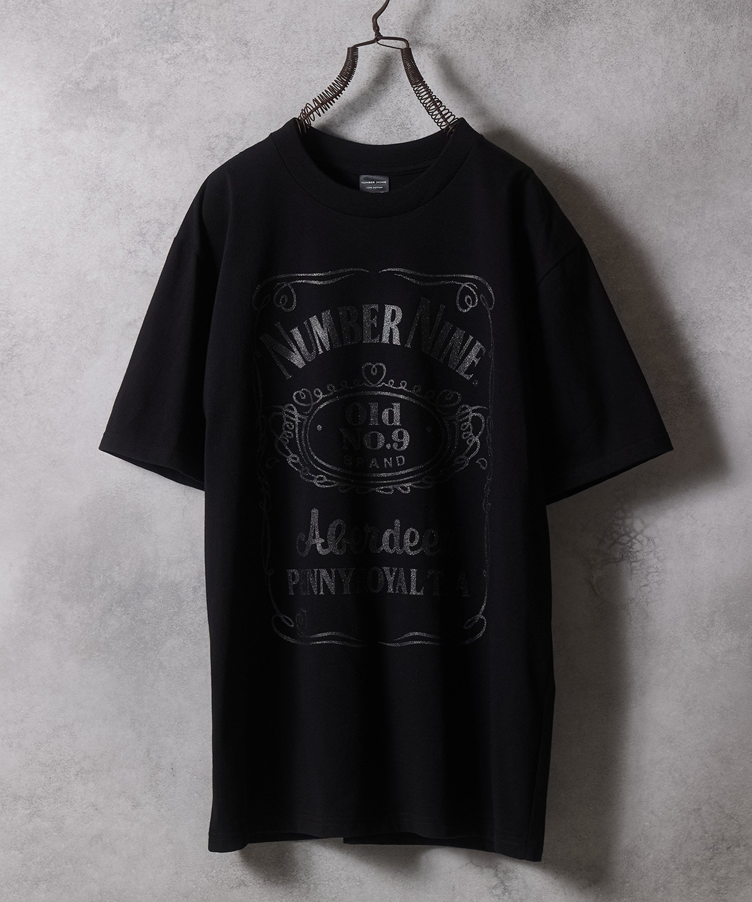 【ナンバー/Number】のNUMBER NINE GLITTER PRINTED T-SHIRT インテリア・キッズ・メンズ・レディースファッション・服の通販 founy(ファニー) 　ファッション　Fashion　レディースファッション　Fashion for Women　トップス・カットソー　Cut & Sew Tops　シャツ・ブラウス・オフィスカジュアル　Elegant Blouses & Button-Ups　ロングTシャツ・Tシャツ　Longline T-Shirts & Tees　インナー　Innerwear　グラフィック　Graphic, Graphic Design　サンダル　Sandals, Summer Shoes　ショート　Short, Short Length　シルバー　Silver, Metallic Silver　ジャケット　Jacket, Outerwear　スタイリッシュ　Stylish, Fashionable　スポーツ　Sports, Activewear　スラックス　Slacks, Dress Pants　セットアップ　Set-Up, Coordinated Outfit　デニム　Denim, Jeans Material　定番　Standard, Basic Item　バランス　Balance, Style Balance　パターン　Pattern, Design Print　プリント　Print, Printed Pattern　ベスト　Vest, Waistcoat　ベーシック　Basic, Essential　メタル　Metal, Metal Parts　モチーフ　Motif, Design Theme　ワイド　Wide, Wide Fit　夏　Summer　BLACK×BLACK|ID: prp329100004575911 ipo3291000000033547515