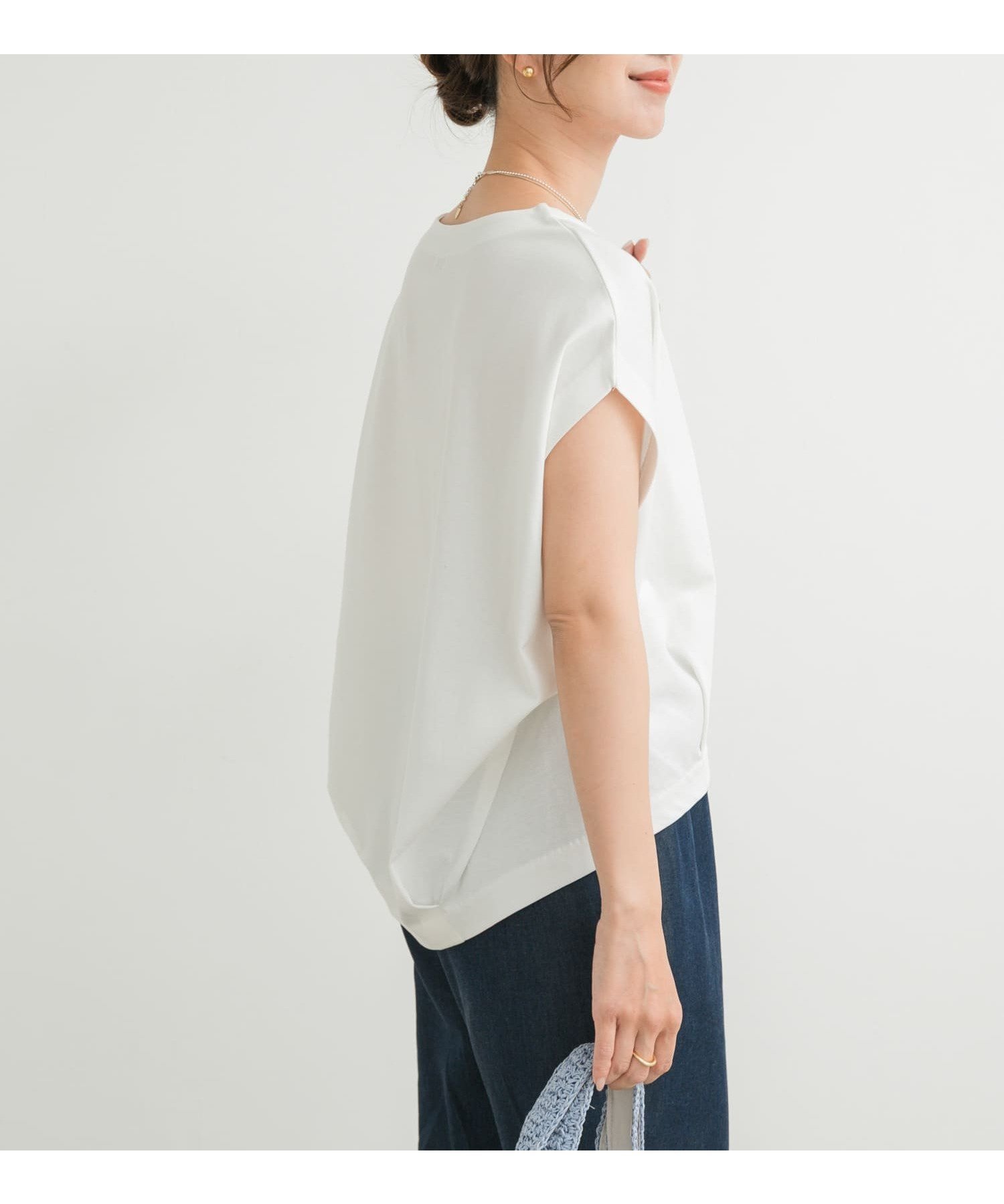 【アーバンリサーチ ドアーズ/URBAN RESEARCH DOORS】のコットンバックタックフレンチプルオーバー インテリア・キッズ・メンズ・レディースファッション・服の通販 founy(ファニー) 　ファッション　Fashion　レディースファッション　WOMEN　トップス・カットソー　Tops/Tshirt　プルオーバー　Pullover　バッグ　Bag　2025年　2025　2025春夏・S/S　Ss,Spring/Summer,2025　カットソー　Cut And Sew　ギャザー　Gather　スリーブ　Sleeve　ダウン　Down　バランス　Balance　フレンチ　French　フロント　Front　ワイド　Wide　人気　Popularity　夏　Summer　S/S・春夏　Ss・Spring/Summer　OFF|ID: prp329100004575959 ipo3291000000032404334