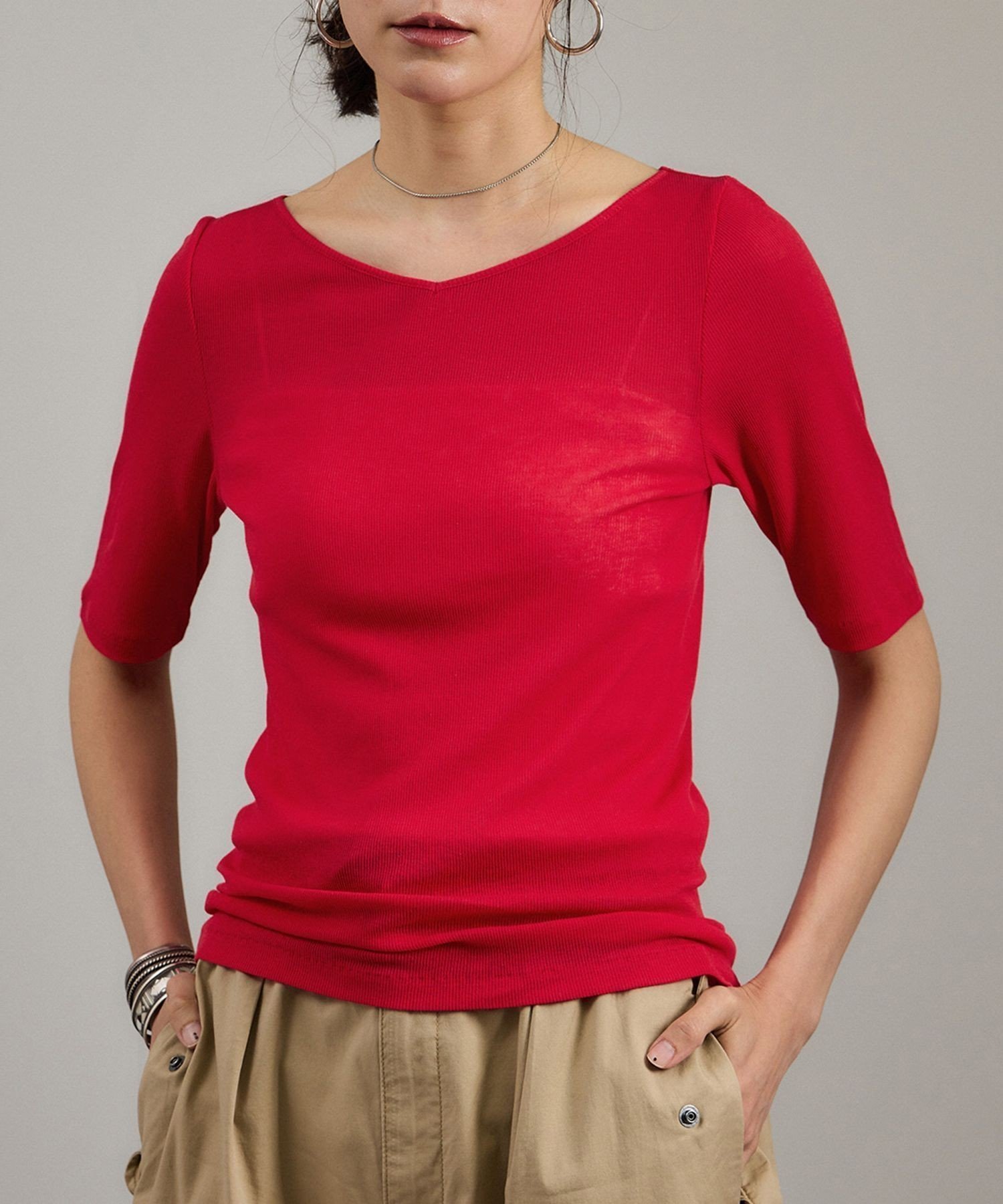 【サロン アダム エ ロペ/SALON adam et rope'】のnu=layerジェントルVネックシアーTシャツ インテリア・キッズ・メンズ・レディースファッション・服の通販 founy(ファニー) 　ファッション　Fashion　レディースファッション　Fashion for Women　トップス・カットソー　Cut & Sew Tops　シャツ・ブラウス・オフィスカジュアル　Elegant Blouses & Button-Ups　ロングTシャツ・Tシャツ　Longline T-Shirts & Tees　Vネックトップス　V-Neck Tops / V-Cut Neckline Shirts　おすすめ　Recommended / Our Picks　インナー　Innerwear　エアリー　Airy Texture　キャミ　Camisole, Cami Top　タンク　Tank Top, Sleeveless Top　デコルテ　Décolleté, Neckline　バランス　Balance, Style Balance　フィット　Fit, Slim Fit　定番　Standard, Basic Item　レッド(60)|ID: prp329100004576076 ipo3291000000033493335