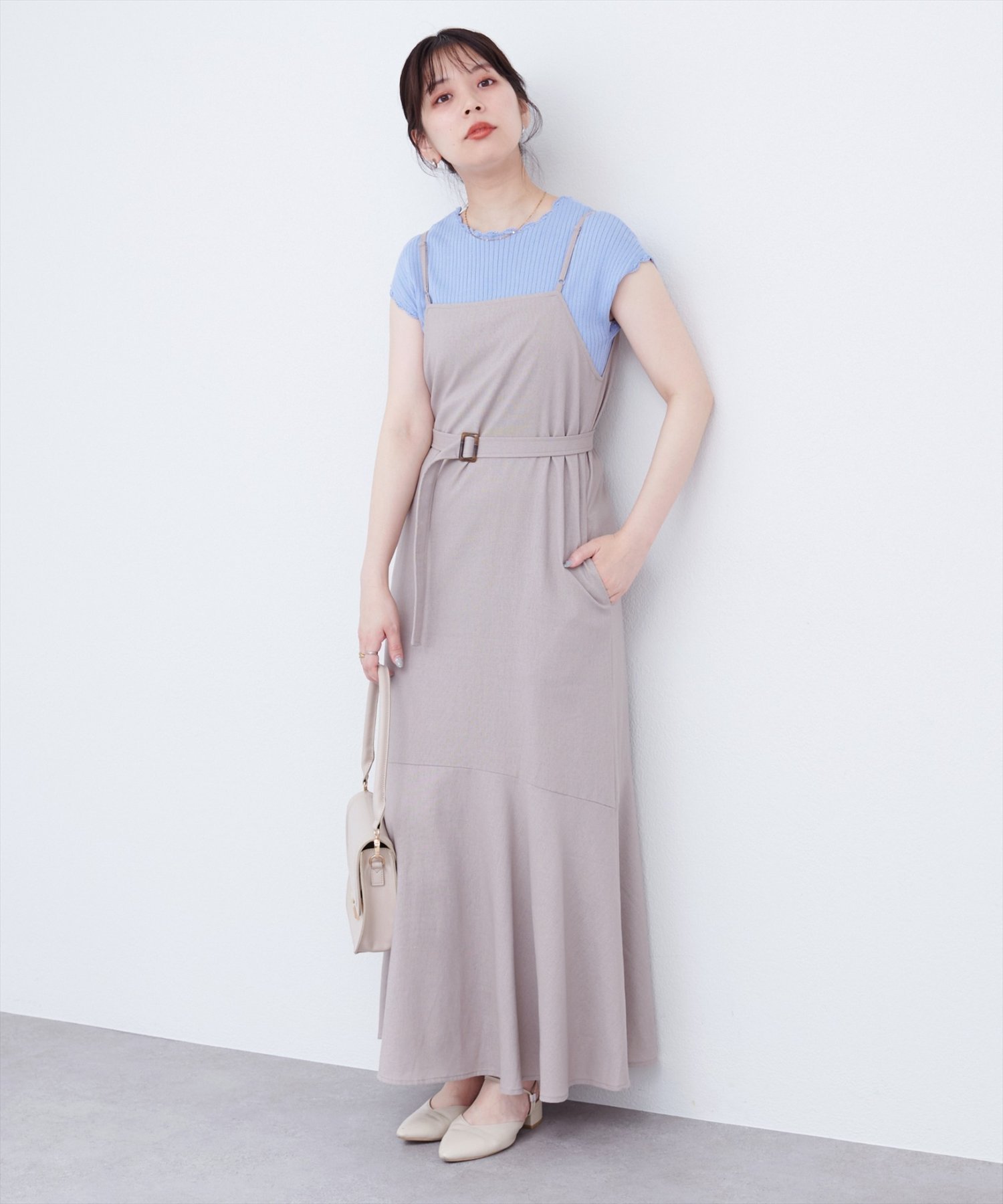 【ナチュラルクチュール/natural couture】の【WEB限定】前後2WAYフレアヘムキャミワンピース インテリア・キッズ・メンズ・レディースファッション・服の通販 founy(ファニー) 　ファッション　Fashion　レディースファッション　Fashion for Women　ワンピース　Dresses　キャミソールワンピース　Camisole Dresses　インナー　Innerwear　カーディガン　Cardigan, Knitwear　キャミワンピース　Cami Dress, Slip Dress　シューズ　Shoes, Footwear　シンプル　Simple, Minimal　スニーカー　Sneakers, Trainers　デコルテ　Décolleté, Neckline　バレエ　Ballet, Ballet Style　フレア　Flare, Flared　ポケット　Pocket, Pocket Detail　エレガント 上品　Elegant　2025年　2025　2025春夏・S/S　Spring/Summer 2025 SS25　グレイッシュベージュ|ID: prp329100004576280 ipo3291000000032708185