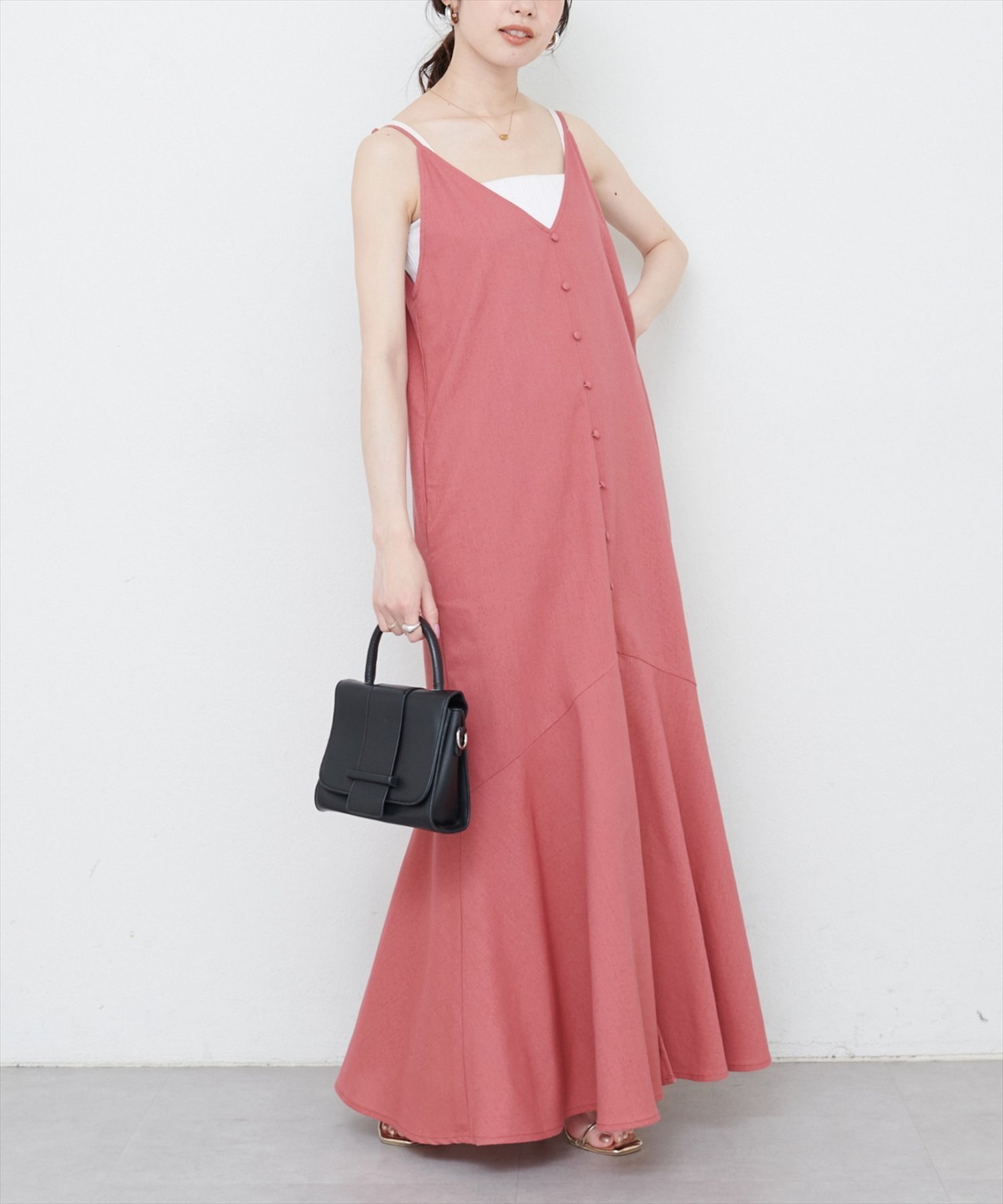 【ナチュラルクチュール/natural couture】の【WEB限定】前後2WAYフレアヘムキャミワンピース インテリア・キッズ・メンズ・レディースファッション・服の通販 founy(ファニー) 　ファッション　Fashion　レディースファッション　Fashion for Women　ワンピース　Dresses　キャミソールワンピース　Camisole Dresses　インナー　Innerwear　カーディガン　Cardigan, Knitwear　キャミワンピース　Cami Dress, Slip Dress　シューズ　Shoes, Footwear　シンプル　Simple, Minimal　スニーカー　Sneakers, Trainers　デコルテ　Décolleté, Neckline　バレエ　Ballet, Ballet Style　フレア　Flare, Flared　ポケット　Pocket, Pocket Detail　エレガント 上品　Elegant　2025年　2025　2025春夏・S/S　Spring/Summer 2025 SS25　ピンク系その他|ID: prp329100004576280 ipo3291000000032708187