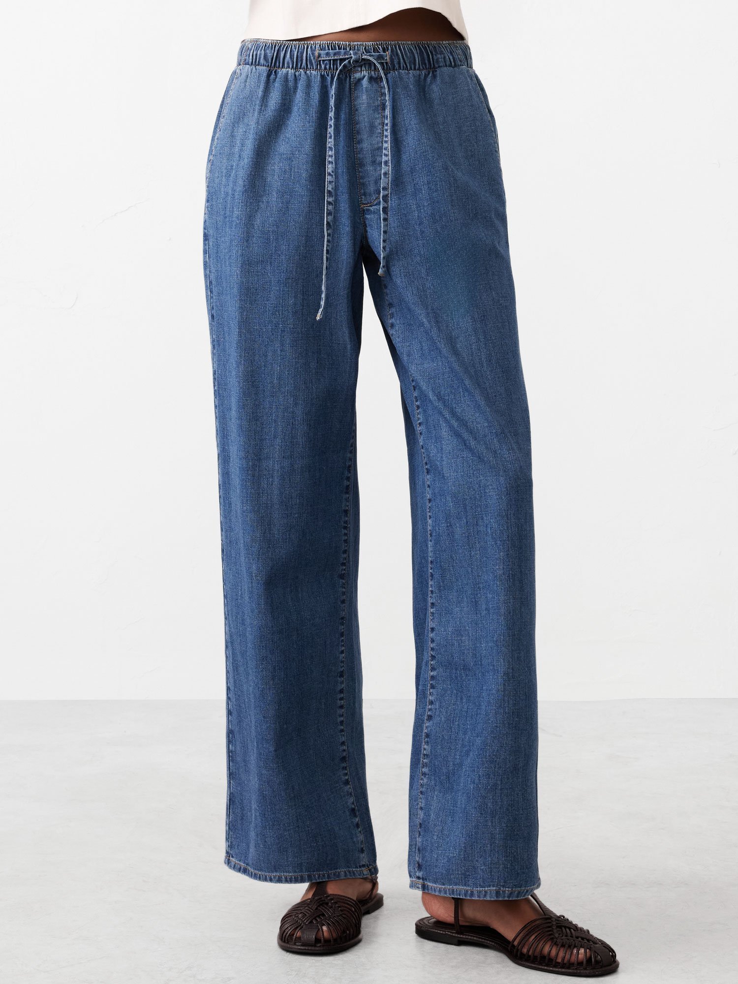 【バナナリパブリック ファクトリーストア/BANANA REPUBLIC FACTORY STORE】のBANANA REPUBLIC FACTORY STORE ワイドレッグ ミッドライズ サマーウェイトジーンズ インテリア・キッズ・メンズ・レディースファッション・服の通販 founy(ファニー) 　ファッション　Fashion　レディースファッション　Fashion for Women　ロング　Long, Long-Length　ワイド　Wide, Wide Fit　MEDIUM_WASH|ID: prp329100004576582 ipo3291000000032720273