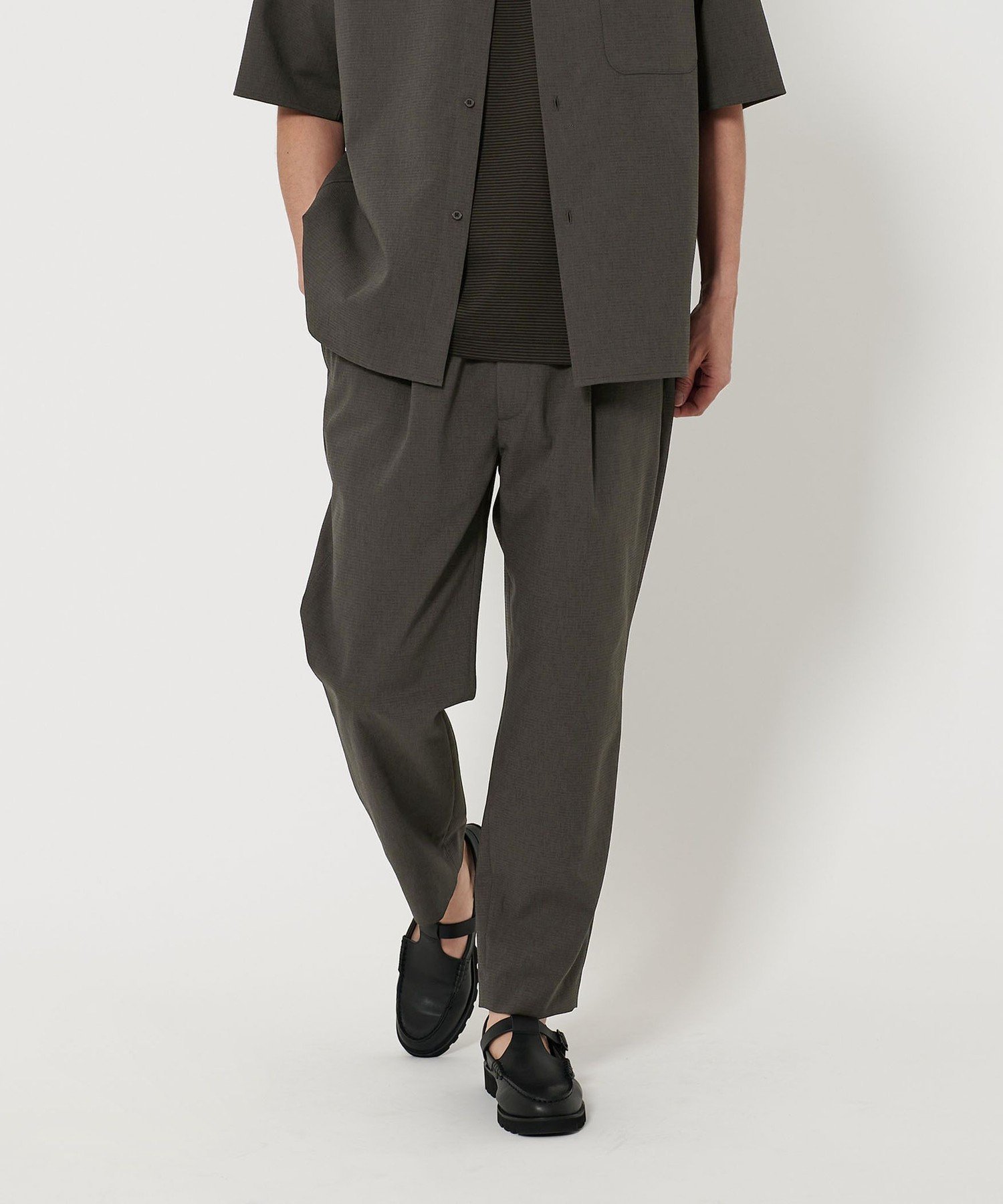 【ビューティ&ユース ユナイテッドアローズ/BEAUTY&YOUTH / UNITED ARROWS / MEN】のKOMATSU PACK トロピカル 1P イージーパンツ -セットアップ対応 ヨコストレッチ- インテリア・キッズ・メンズ・レディースファッション・服の通販 founy(ファニー) 　ファッション　Fashion　メンズファッション　Men's Style Online　ボトムス　Bottoms/Men　エレガント 上品　Elegant　クッション　Cushion　コイン　Coin　ストレッチ　Stretch　スマート　Smart　セットアップ　Set Up　テーパード　Tapered　ドローコード　Draw Cord　ハーフ　Half　バランス　Balance　ポケット　Pocket　別注　Special Order　メッシュ　Mesh　リラックス　Relax　夏　Summer　DK.GRAY|ID: prp329100004577245 ipo3291000000032584872