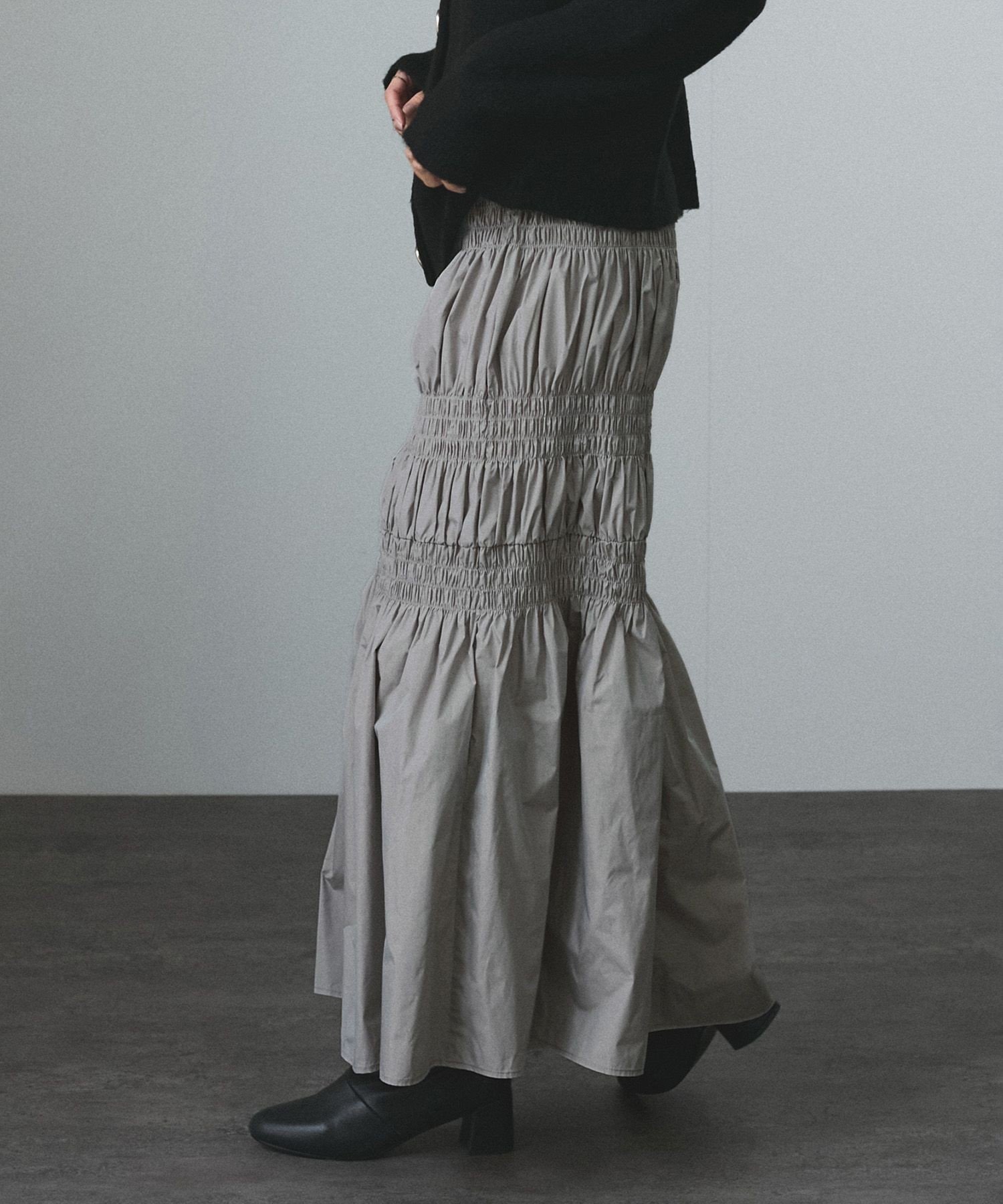 【サロン アダム エ ロペ/SALON adam et rope'】のタフタシャーリングスカート インテリア・キッズ・メンズ・レディースファッション・服の通販 founy(ファニー) 　ファッション　Fashion　レディースファッション　Fashion for Women　スカート　Skirts　シャンブレー　Chambray, Denim-Like Fabric　シャーリング　Shirring, Ruched　シンプル　Simple, Minimal　タフタ　Taffeta, Structured Fabric　フォルム　Silhouette, Form　フレア　Flare, Flared　ベーシック　Basic, Essential　ポケット　Pocket, Pocket Detail　マーメイド　Mermaid, Fishtail Silhouette　ランダム　Random, Irregular　洗える　Machine Washable　ライトグレー(08)|ID: prp329100004577545 ipo3291000000033672607