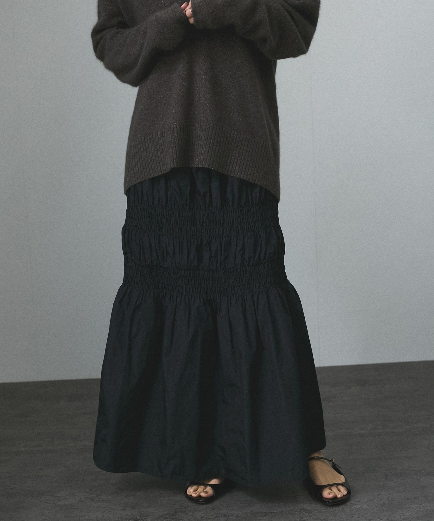 【サロン アダム エ ロペ/SALON adam et rope'】のタフタシャーリングスカート インテリア・キッズ・メンズ・レディースファッション・服の通販 founy(ファニー) 　ファッション　Fashion　レディースファッション　Fashion for Women　スカート　Skirts　シャンブレー　Chambray, Denim-Like Fabric　シャーリング　Shirring, Ruched　シンプル　Simple, Minimal　タフタ　Taffeta, Structured Fabric　フォルム　Silhouette, Form　フレア　Flare, Flared　ベーシック　Basic, Essential　ポケット　Pocket, Pocket Detail　マーメイド　Mermaid, Fishtail Silhouette　ランダム　Random, Irregular　洗える　Machine Washable　ブラック(01)|ID: prp329100004577545 ipo3291000000033672611