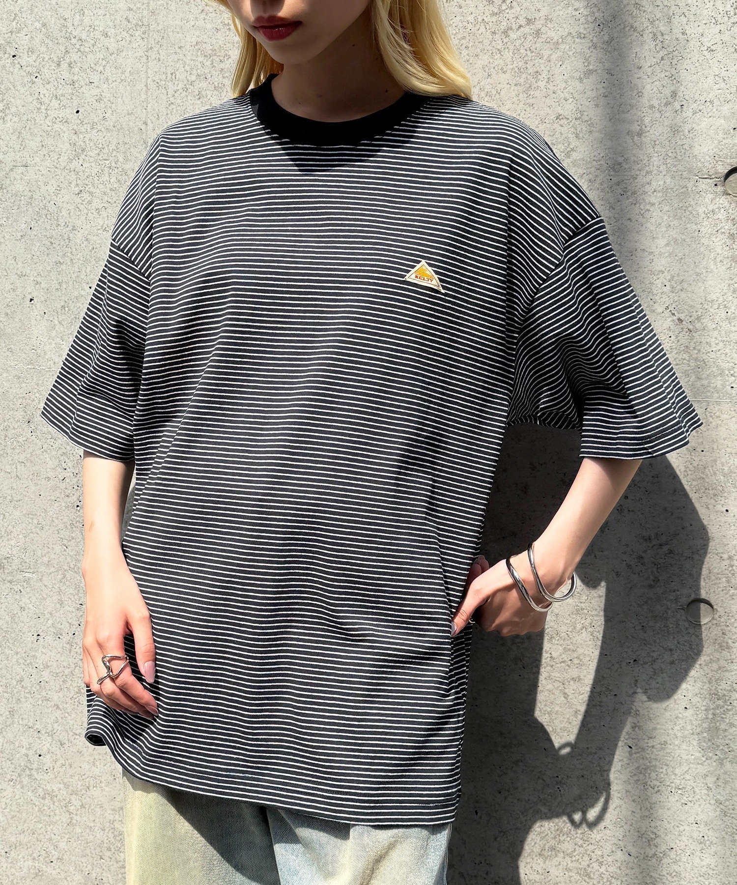 【セットアップセブン/SETUP7】のKELTY/【別注】オーバーサイズボーダーTシャツ インテリア・キッズ・メンズ・レディースファッション・服の通販 founy(ファニー) 　ファッション　Fashion　レディースファッション　Fashion for Women　トップス・カットソー　Cut & Sew Tops　シャツ・ブラウス・オフィスカジュアル　Elegant Blouses & Button-Ups　ロングTシャツ・Tシャツ　Longline T-Shirts & Tees　アウトドア　Outdoor Clothing　アクセサリー　Fashion Accessories　インナー　Innerwear　カーゴパンツ　Cargo Pants, Utility Pants　シンプル　Simple, Minimal　ジャケット　Jacket, Outerwear　スタンダード　Standard, Basic　スラックス　Slacks, Dress Pants　セットアップ　Set-Up, Coordinated Outfit　ダウン　Down, Puffer　デイパック　Daypack, Casual Backpack　トレンド　Trend, Trending Now　パーカー　Hoodie, Parka　ボーダー　Border, Stripe　別注　Limited Edition, Custom Order　リラックス　Relax, Relaxed Fit　再入荷　Restock / Back in Stock　おすすめ　Recommended / Our Picks　エレガント 上品　Elegant　BLK|ID: prp329100004578196 ipo3291000000033914109