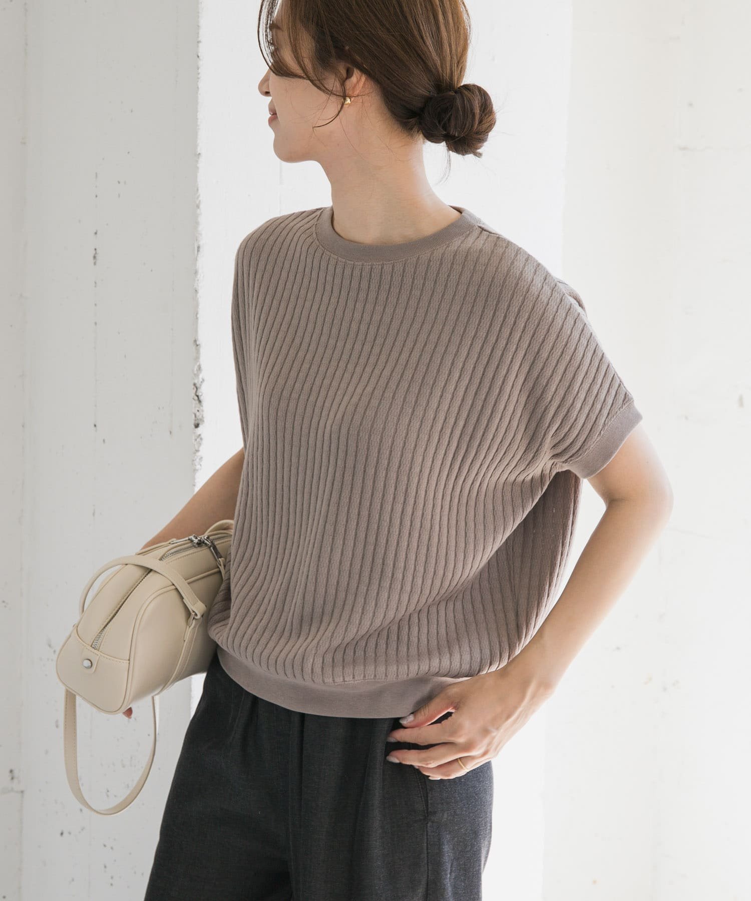 【アーバンリサーチ ドアーズ/URBAN RESEARCH DOORS】のタックハニカムフレンチプルオーバー インテリア・キッズ・メンズ・レディースファッション・服の通販 founy(ファニー) 　ファッション　Fashion　レディースファッション　WOMEN　トップス・カットソー　Tops/Tshirt　プルオーバー　Pullover　2025年　2025　2025春夏・S/S　Ss,Spring/Summer,2025　カットソー　Cut And Sew　シンプル　Simple　スリーブ　Sleeve　フレンチ　French　リラックス　Relax　夏　Summer　S/S・春夏　Ss・Spring/Summer　GREGE|ID: prp329100004578252 ipo3291000000032429929