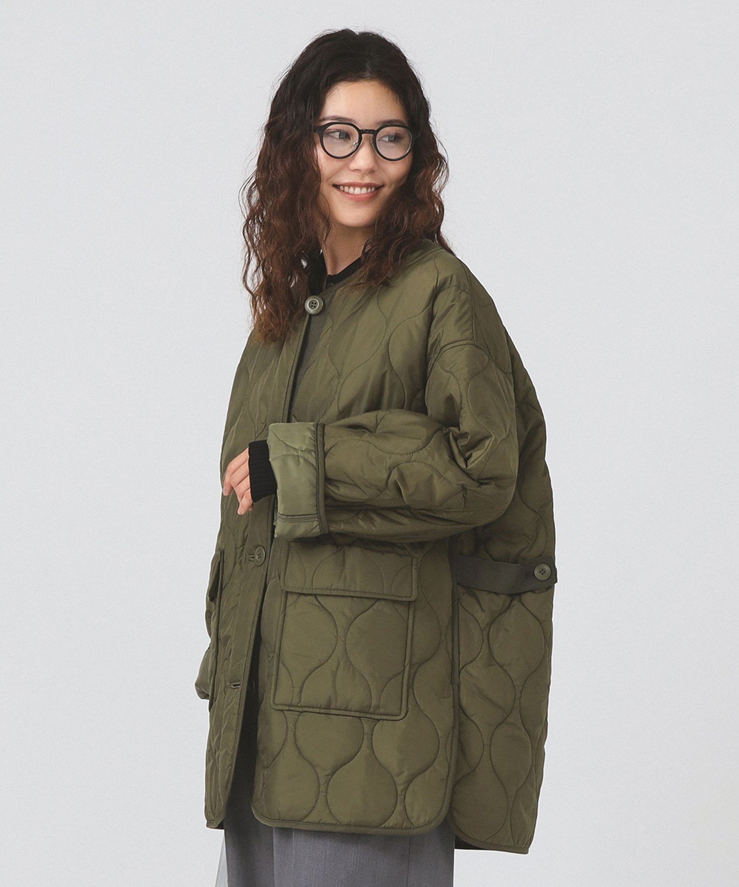 【ビームス ウイメン/BEAMS】のキルティング ノーカラー ブルゾン インテリア・キッズ・メンズ・レディースファッション・服の通販 founy(ファニー) 　ファッション　Fashion　レディースファッション　Fashion for Women　アウター　Coat / Outerwear Collection　ブルゾンジャケット・スポーティアウター　Blouson Jackets　春　Spring　キルティング　Quilted, Quilting　ショルダー　Shoulder, Shoulder Strap　スウェット / スエット　Sweatshirt, Sweatwear　スリット　Slit, Slit Detail　トレンド　Trend, Trending Now　ドロップ　Drop Shoulder, Dropped Style　パッチ　Patch, Appliqué　フラップ　Flap, Flap Pocket　ブルゾン　Blouson, Bomber Jacket　ポケット　Pocket, Pocket Detail　ロング　Long, Long-Length　ワイド　Wide, Wide Fit　おすすめ　Recommended / Our Picks　OLIVE|ID: prp329100004578601 ipo3291000000033289482