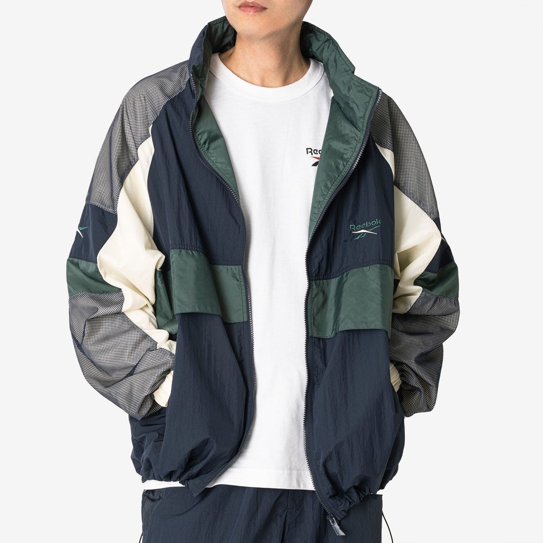 【リーボック/Reebok】のトラックジャケット リブート 90 s/Track Jacket REBOOT 90 s インテリア・キッズ・メンズ・レディースファッション・服の通販 founy(ファニー) 　ファッション　Fashion　レディースファッション　Ladies' Fashion Online　アウター　Coat Outerwear　ジャケット　Jackets　ヴィンテージ　Vintage　コレクション　Collection　軽量　Lightweight　ジップ　Zip　ジャケット　Jacket　スタンド　Stand　ドローストリング　Drawstring　人気　Popularity　フィット　Fit　フロント　Front　ポケット　Pocket　メンズ　Mens　モダン　Modern　リラックス　Relax　グリーン_R00112|ID: prp329100004579466 ipo3291000000032442146