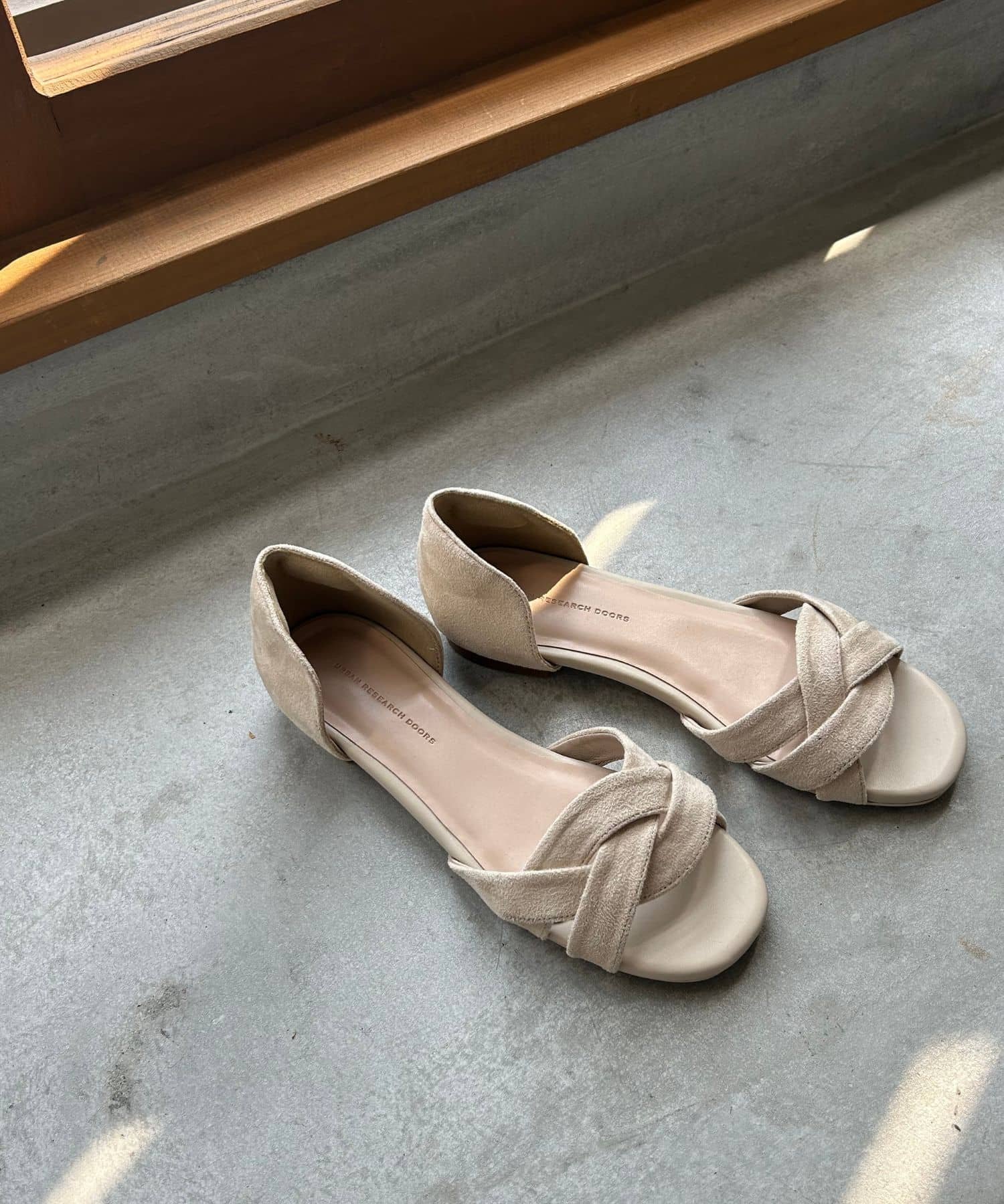 【アーバンリサーチ ドアーズ/URBAN RESEARCH DOORS】の『一部WEB限定カラー』セパレートフラットサンダル インテリア・キッズ・メンズ・レディースファッション・服の通販 founy(ファニー) 　ファッション　Fashion　レディースファッション　WOMEN　2025年　2025　2025春夏・S/S　Ss,Spring/Summer,2025　ベーシック　Basic　エレガント 上品　Elegant　夏　Summer　S/S・春夏　Ss・Spring/Summer　L.BEIGE|ID: prp329100004579540 ipo3291000000032442794