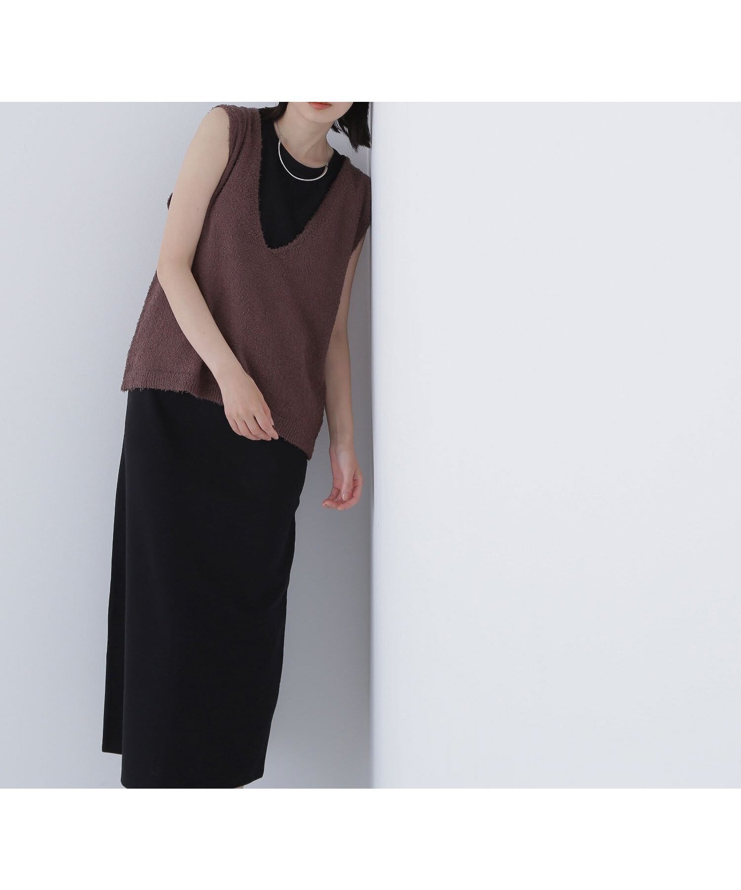 【ナチュラル ビューティー ベーシック/NATURAL BEAUTY BASIC】のVネックニットベスト ナローワンピース インテリア・キッズ・メンズ・レディースファッション・服の通販 founy(ファニー) 　ファッション　Fashion　レディースファッション　WOMEN　アウター　Coat Outerwear　カットソー　Cut And Sew　シンプル　Simple　ベスト　Vest　ベーシック　Basic　羽織　Haori　ブラック×ブラウン2|ID: prp329100004579705 ipo3291000000032445128