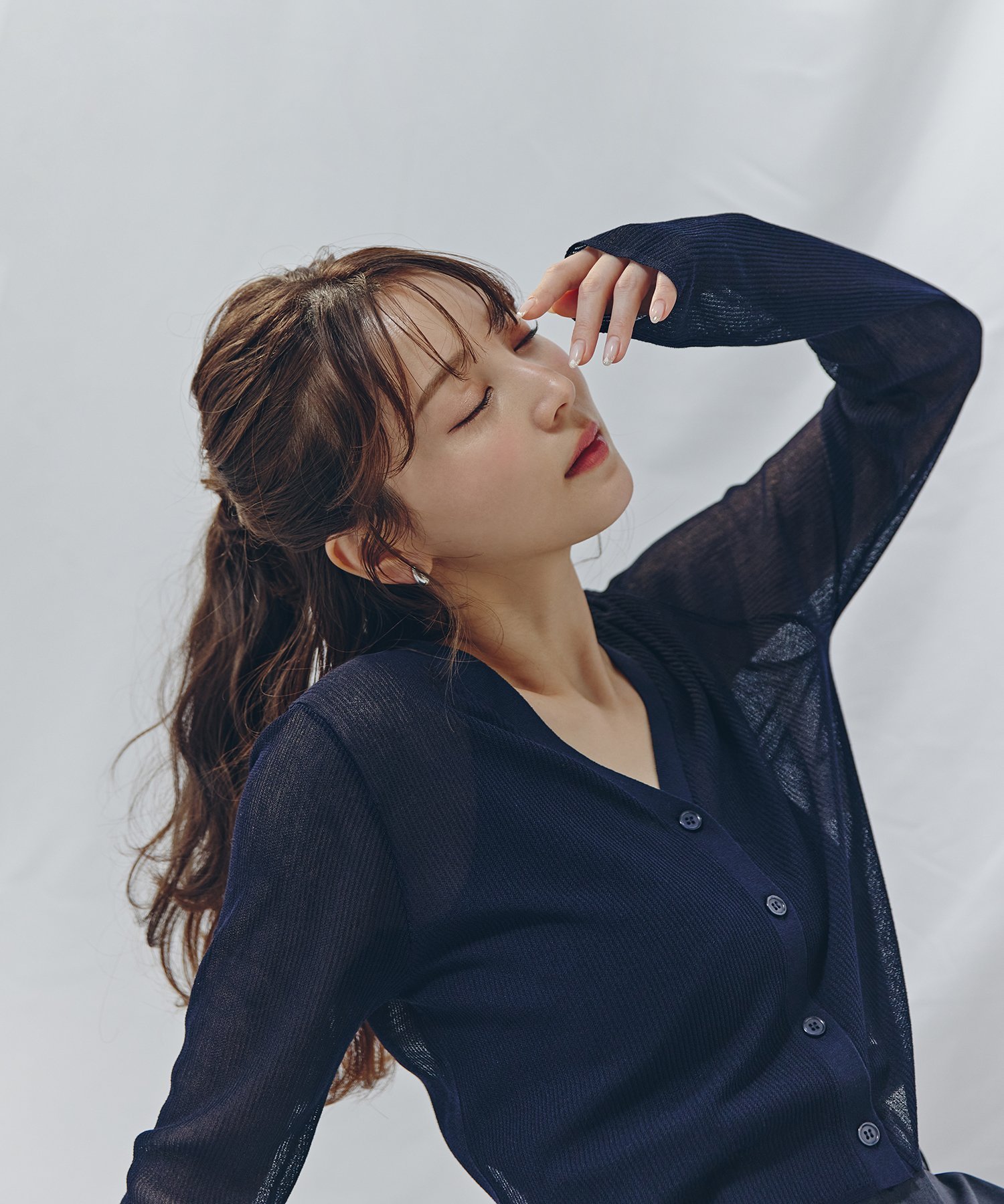 【ナチュラル ビューティー ベーシック/NATURAL BEAUTY BASIC】のシアーカーデ リブカップ付きニットキャミソール インテリア・キッズ・メンズ・レディースファッション・服の通販 founy(ファニー) 　ファッション　Fashion　レディースファッション　Ladies' Fashion Online　トップス・カットソー　Tops/Tshirt　ニット　Knit Tops　キャミソール / ノースリーブ　No Sleeves　おすすめ　Recommend　アンサンブル　Ensemble　キャミ　Cami　キャミソール　Camisole　コラボ　Collaboration　シアー　Sheer　ショート　Short　ヨガ　Yoga　ネイビー|ID: prp329100004579757 ipo3291000000032591891