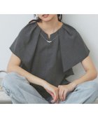 【インデックス/INDEX】の《7色展開/S-LLサイズ》フリルタックスリーブキーネックブラウス【吸水速乾/洗濯機可/イージーアイロン/抗ピル】 チャコールグレー|ID: prp329100004579852 ipo3291000000033612519